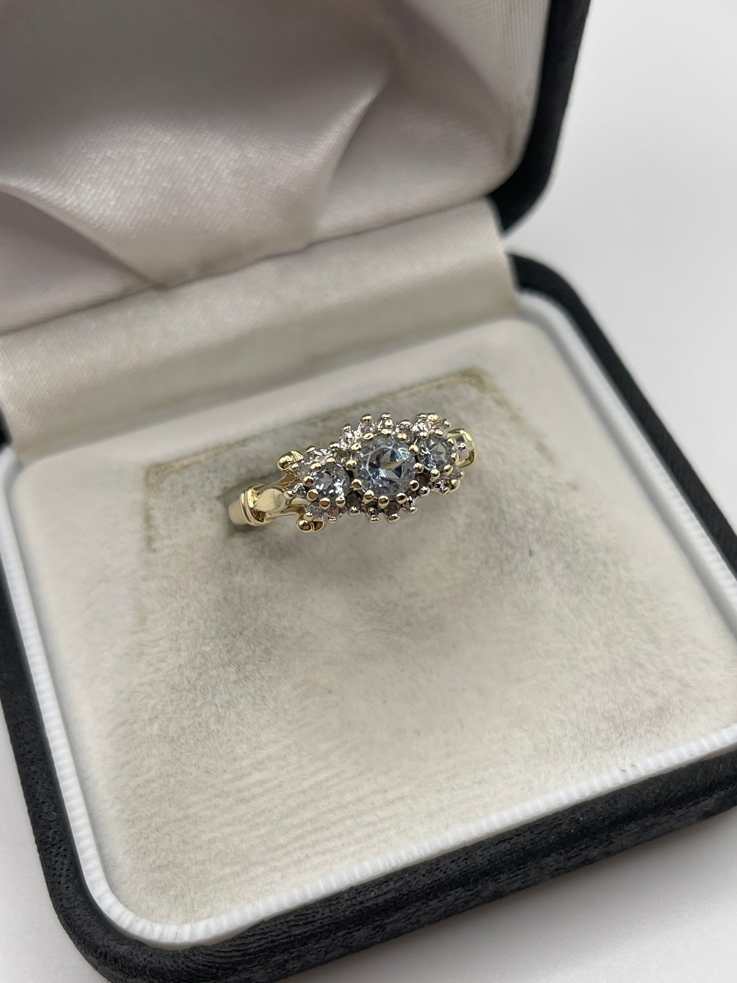 9ct gold aquamarine and diamond ring