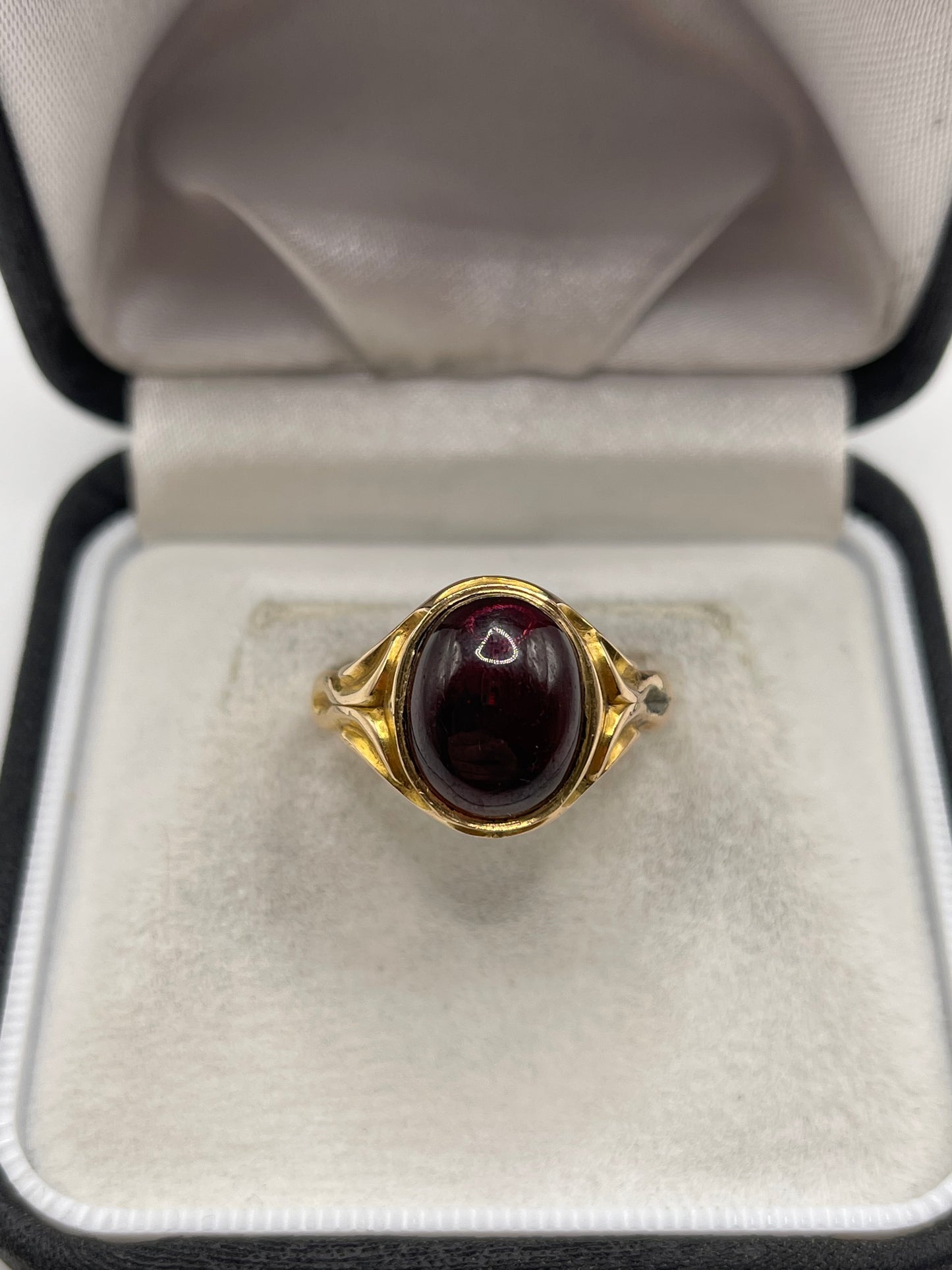 15ct rose gold cabochon garnet ring