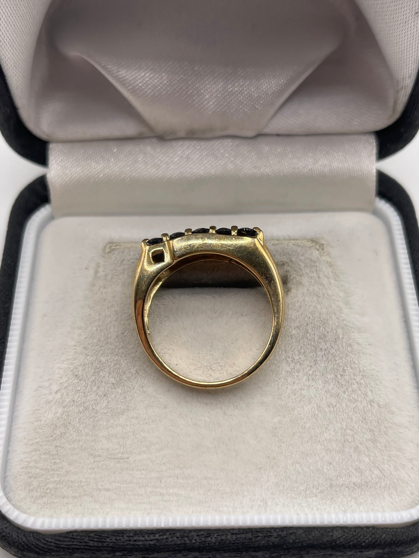 9ct gold sapphire ring