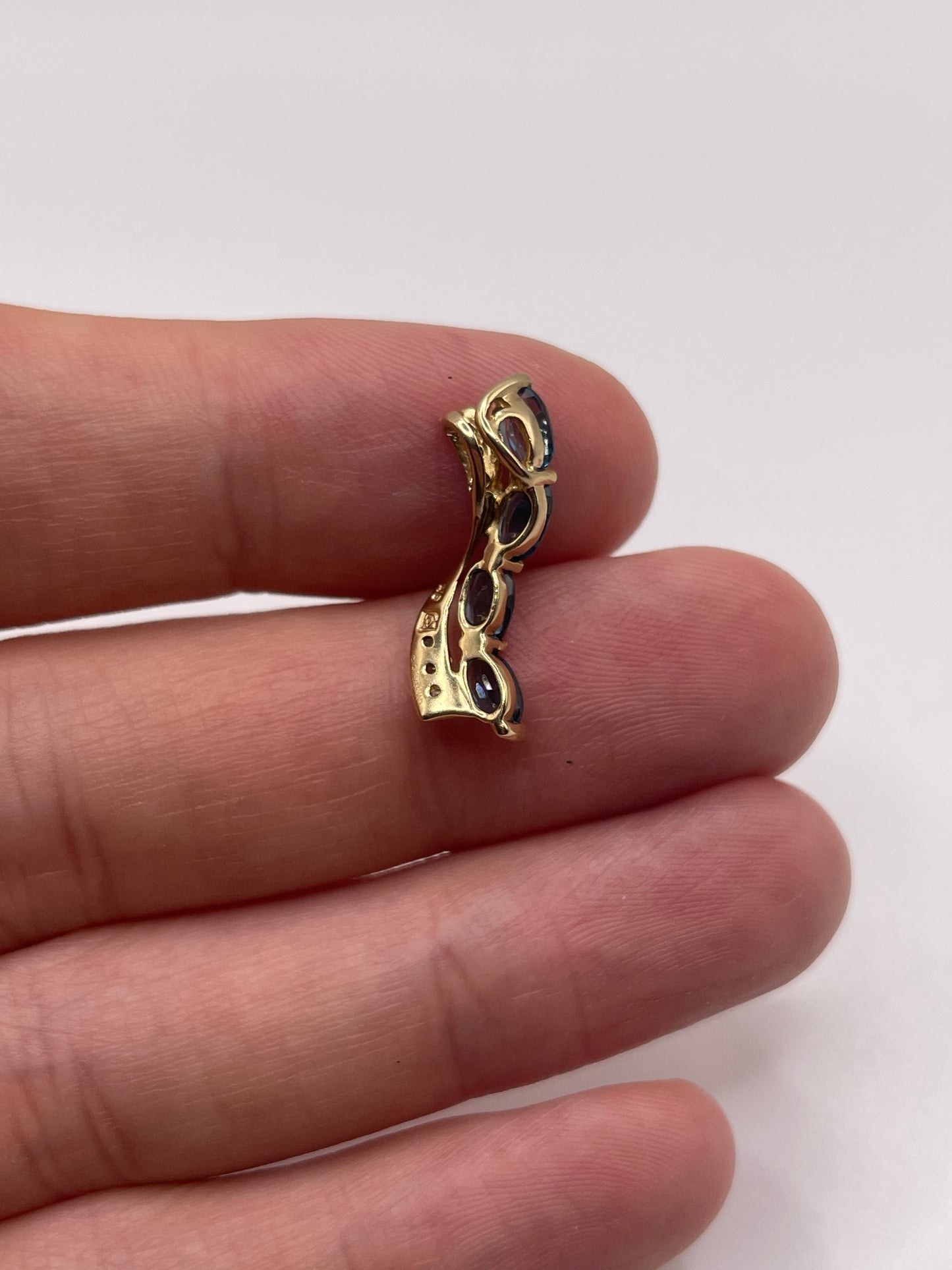 9ct gold topaz and diamond pendant