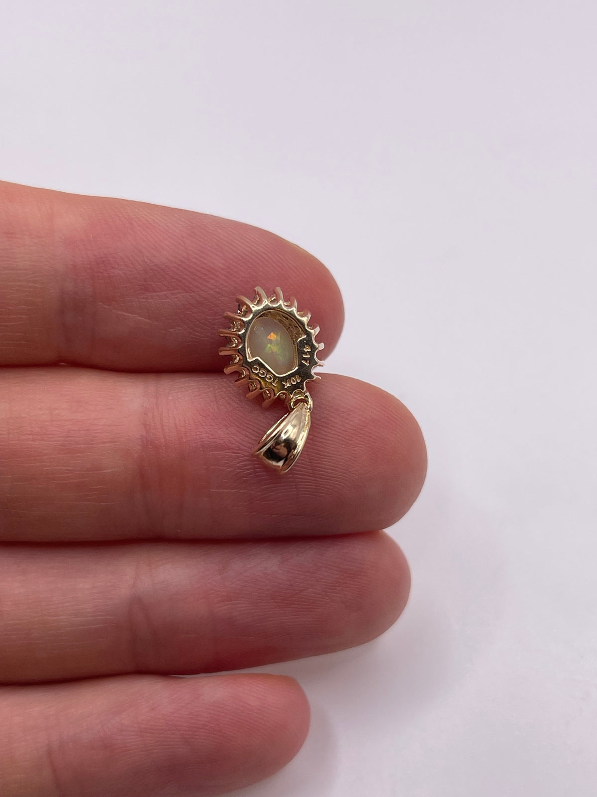 9ct gold opal and alexandrite pendant