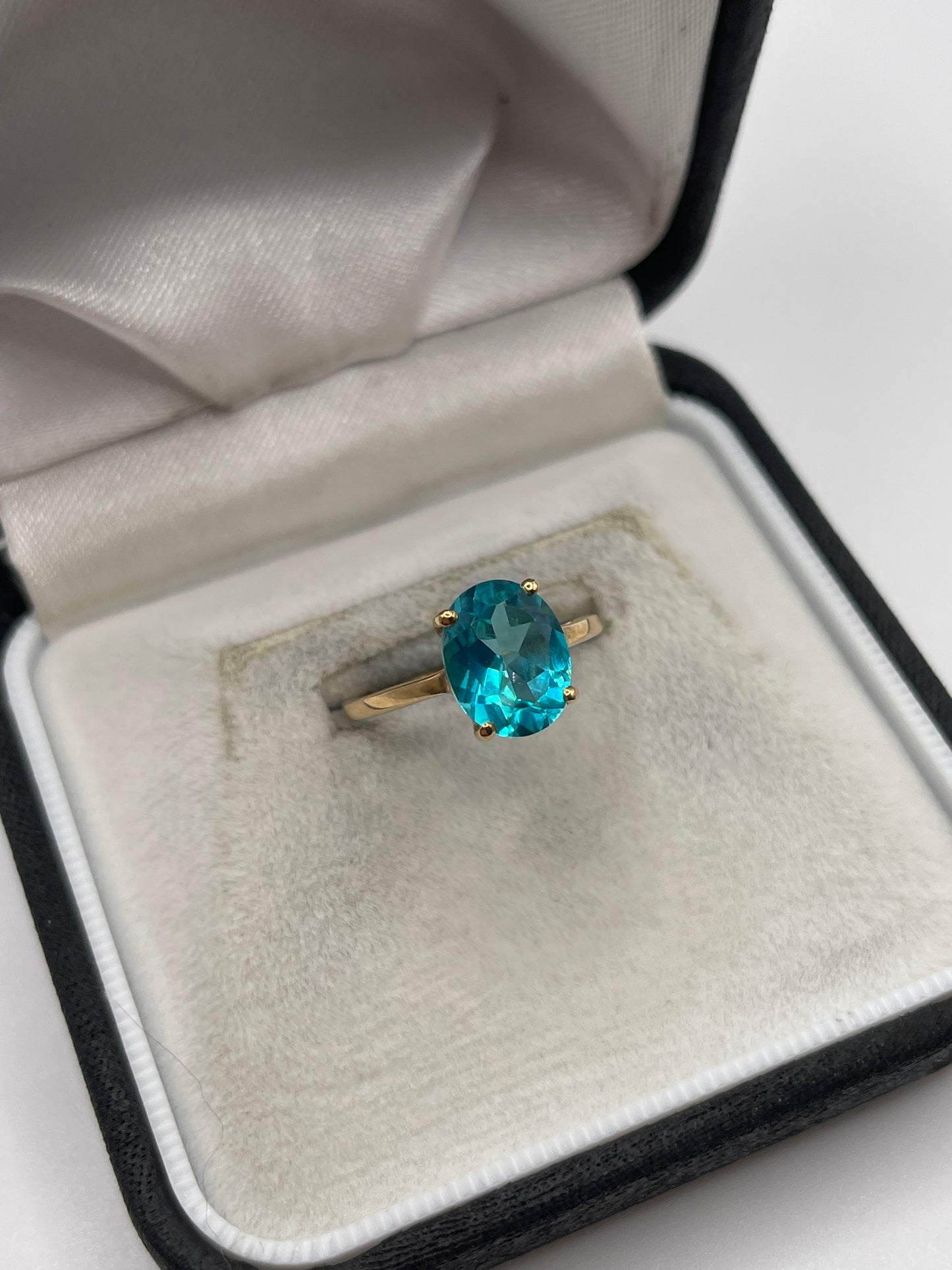9ct gold quartz ring