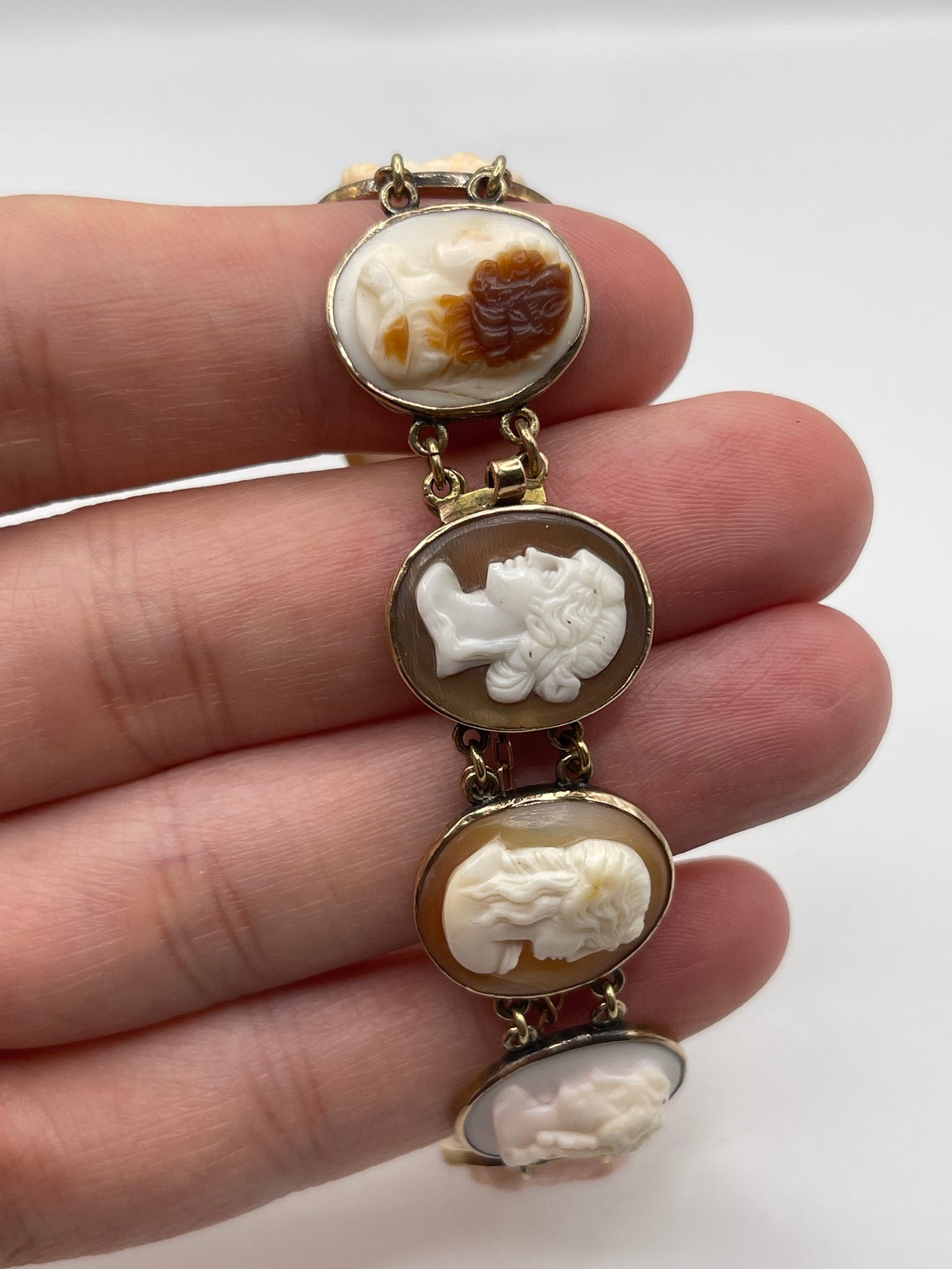 Antique 15ct gold cameo bracelet