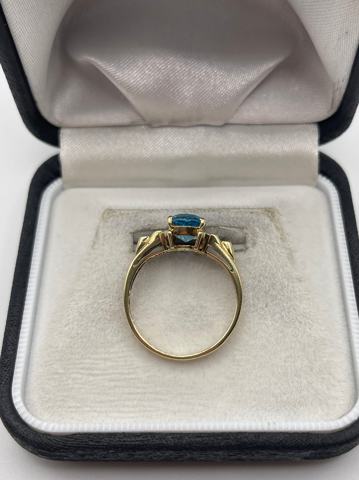 9ct gold topaz and diamond ring