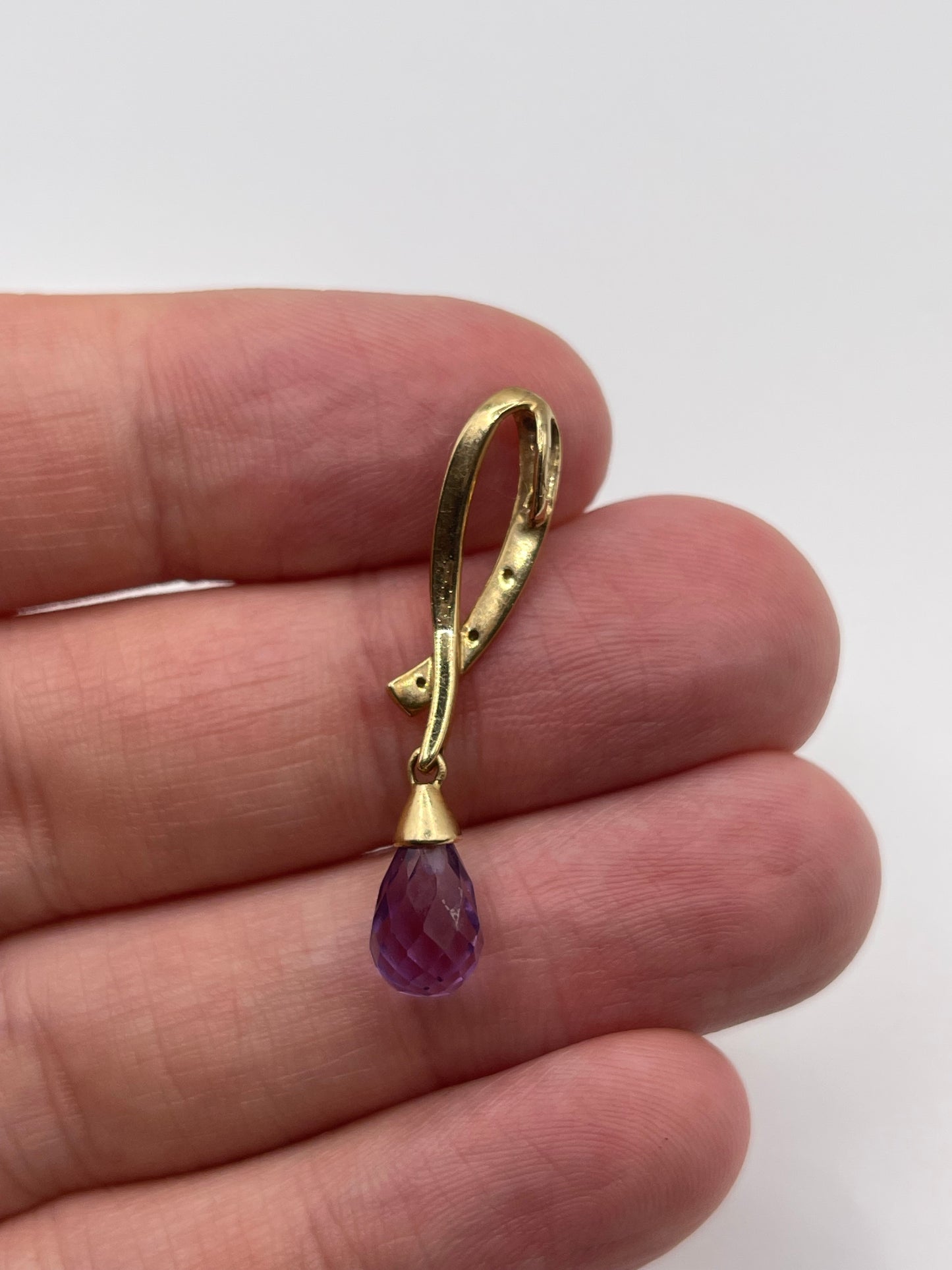 9ct gold amethyst and diamond pendant