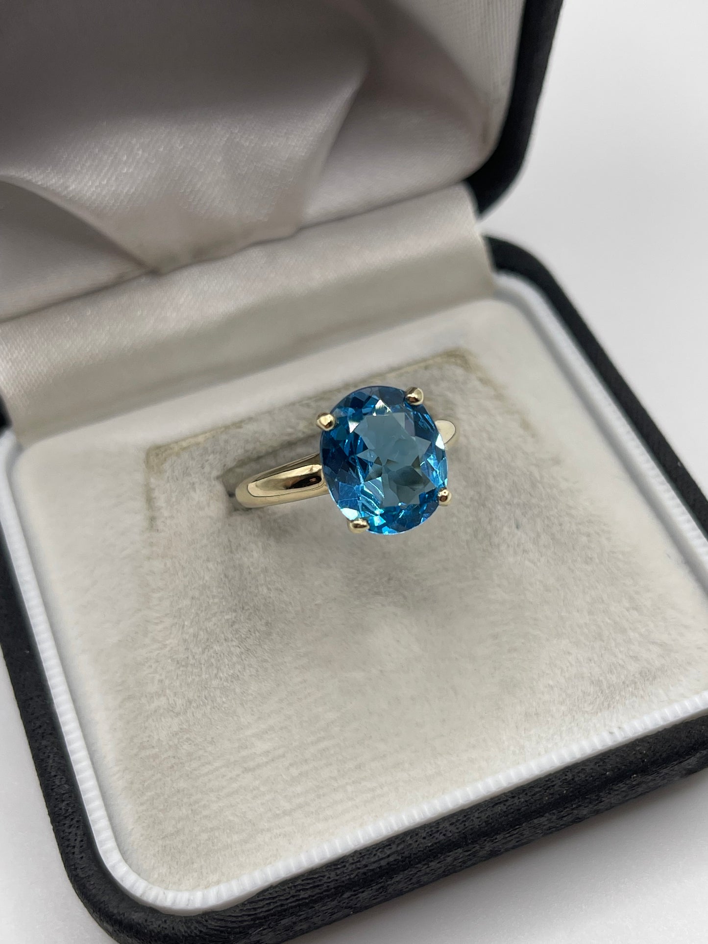 9ct gold blue topaz ring