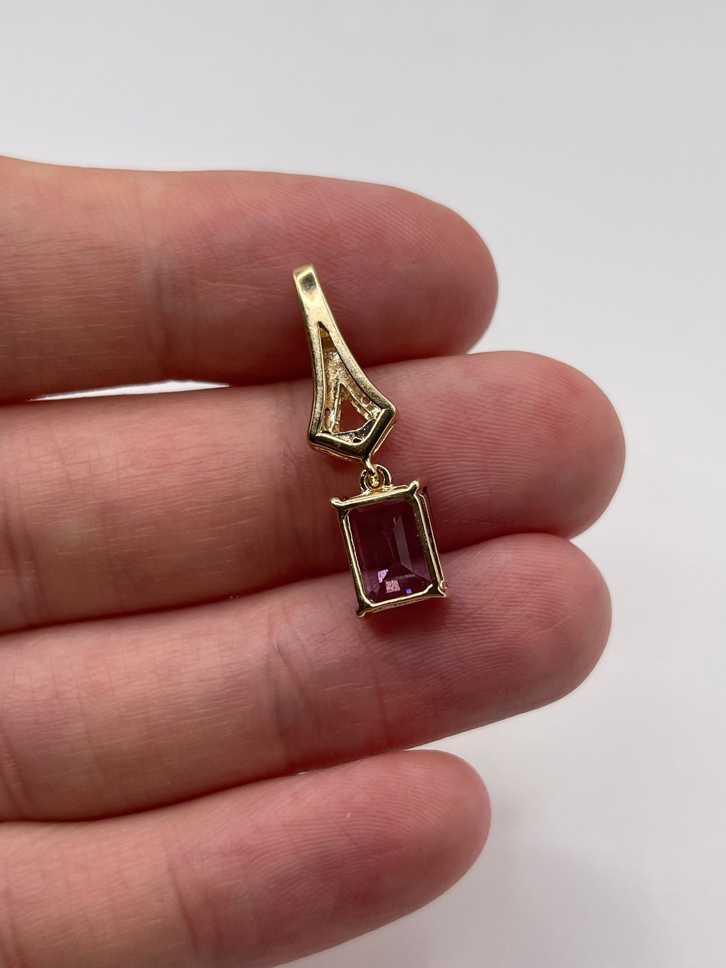 9ct gold amethyst and diamond pendant