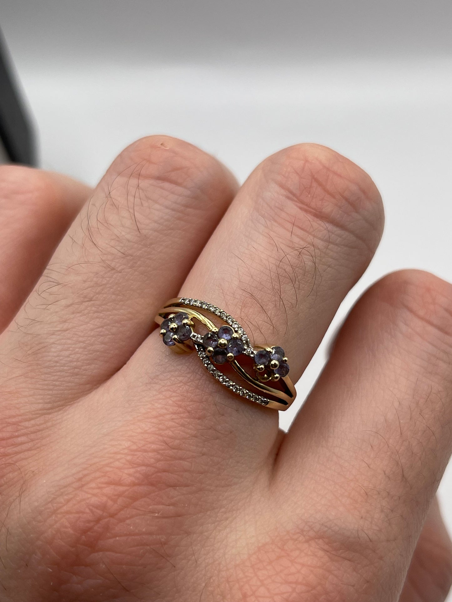 9ct gold tanzanite and diamond ring