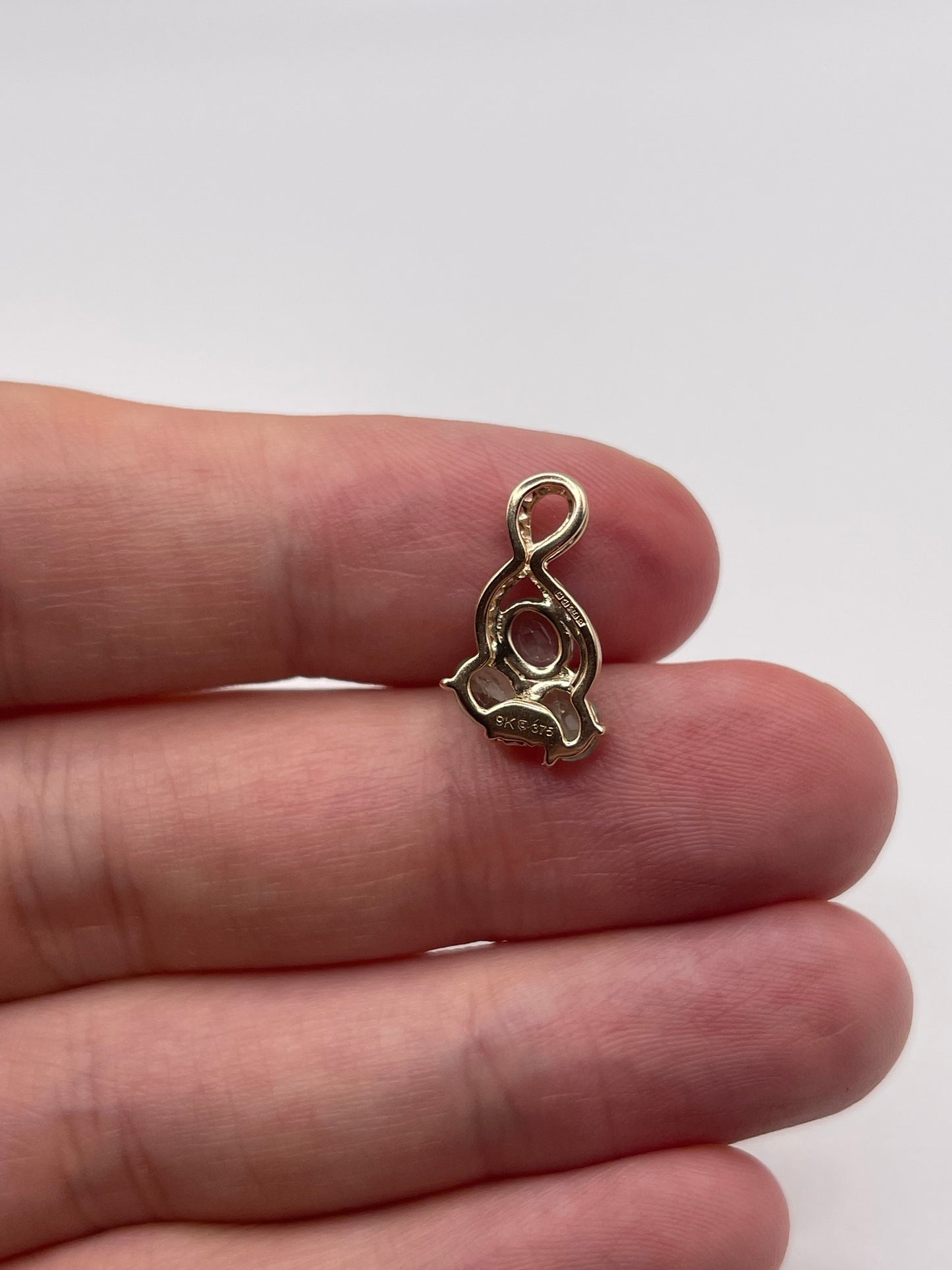 9ct gold green kyanite and zircon pendant