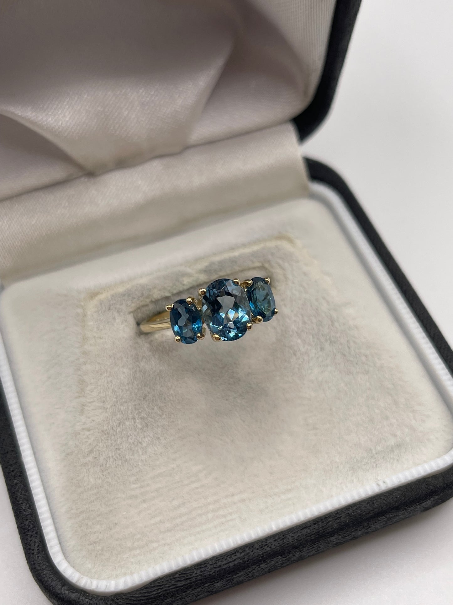 9ct gold blue topaz ring