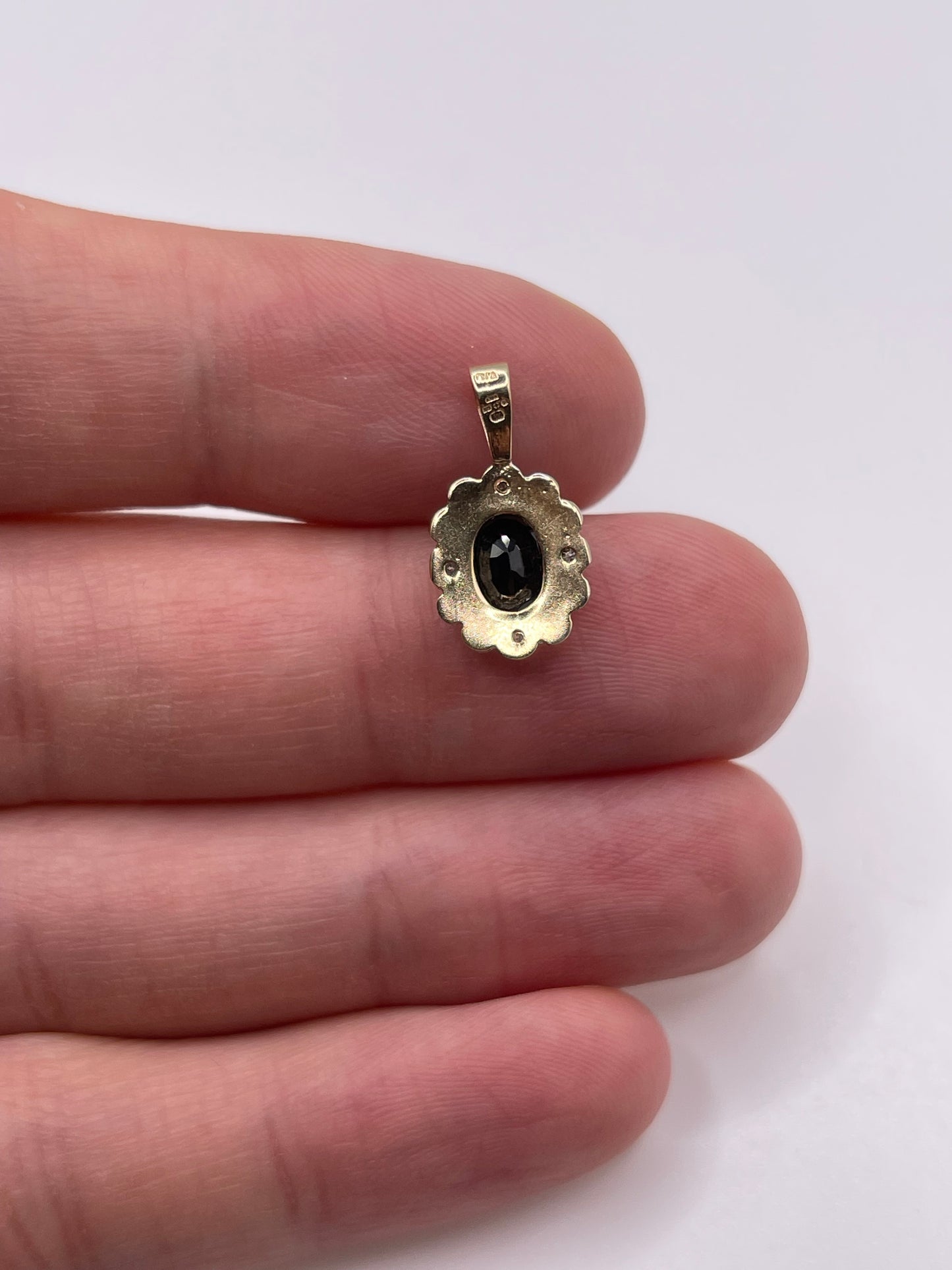 9ct gold sapphire and diamond pendant