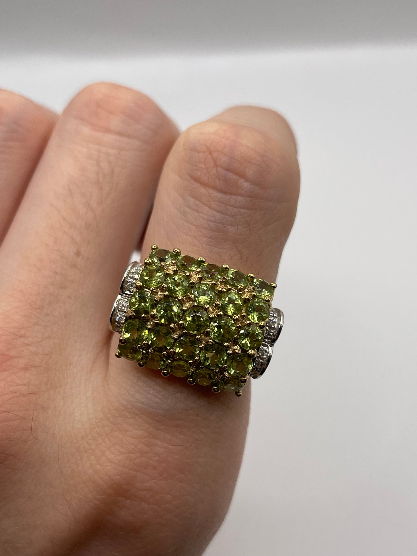 9ct gold peridot and diamond ring