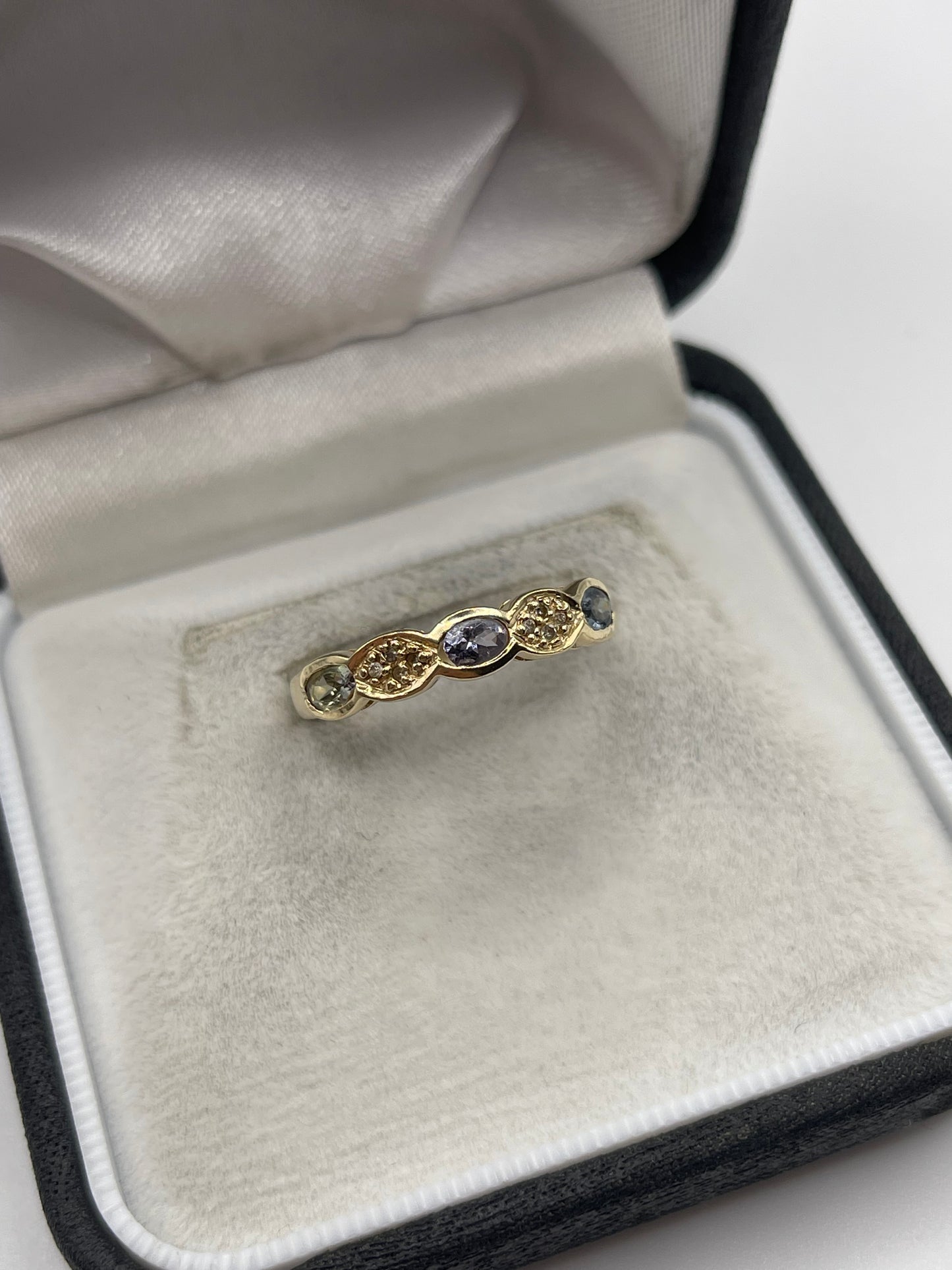 9ct gold tanzanite and diamond ring