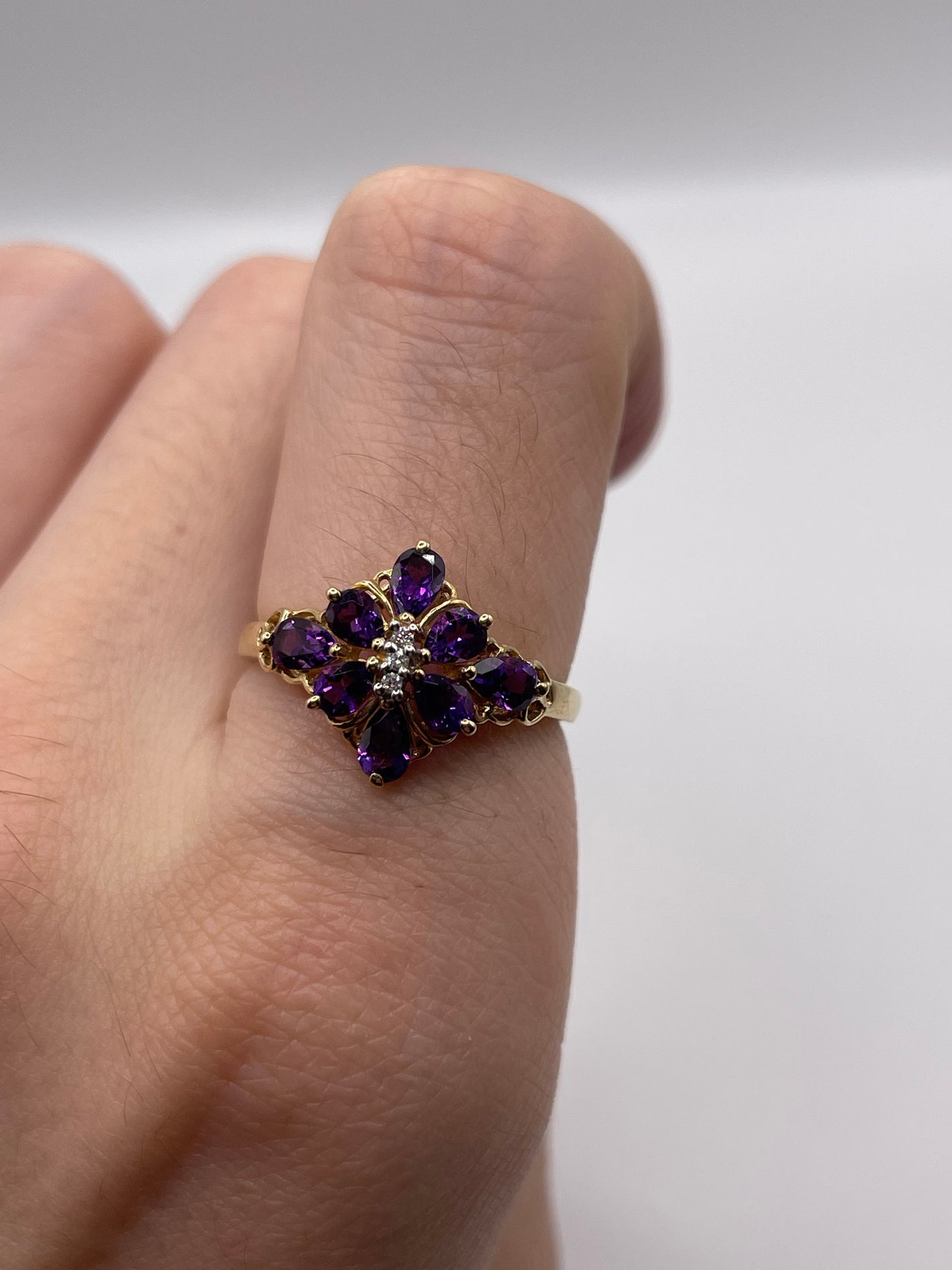 9ct gold amethyst and diamond ring