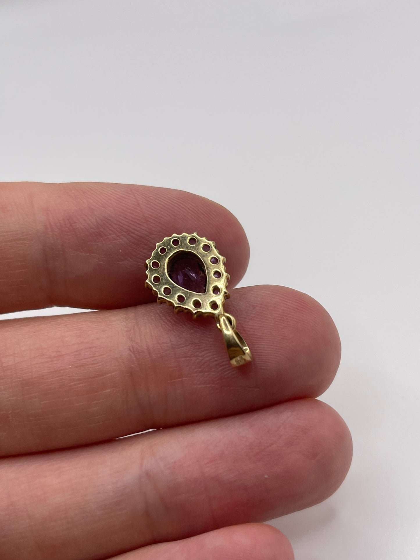 9ct gold amethyst pendant