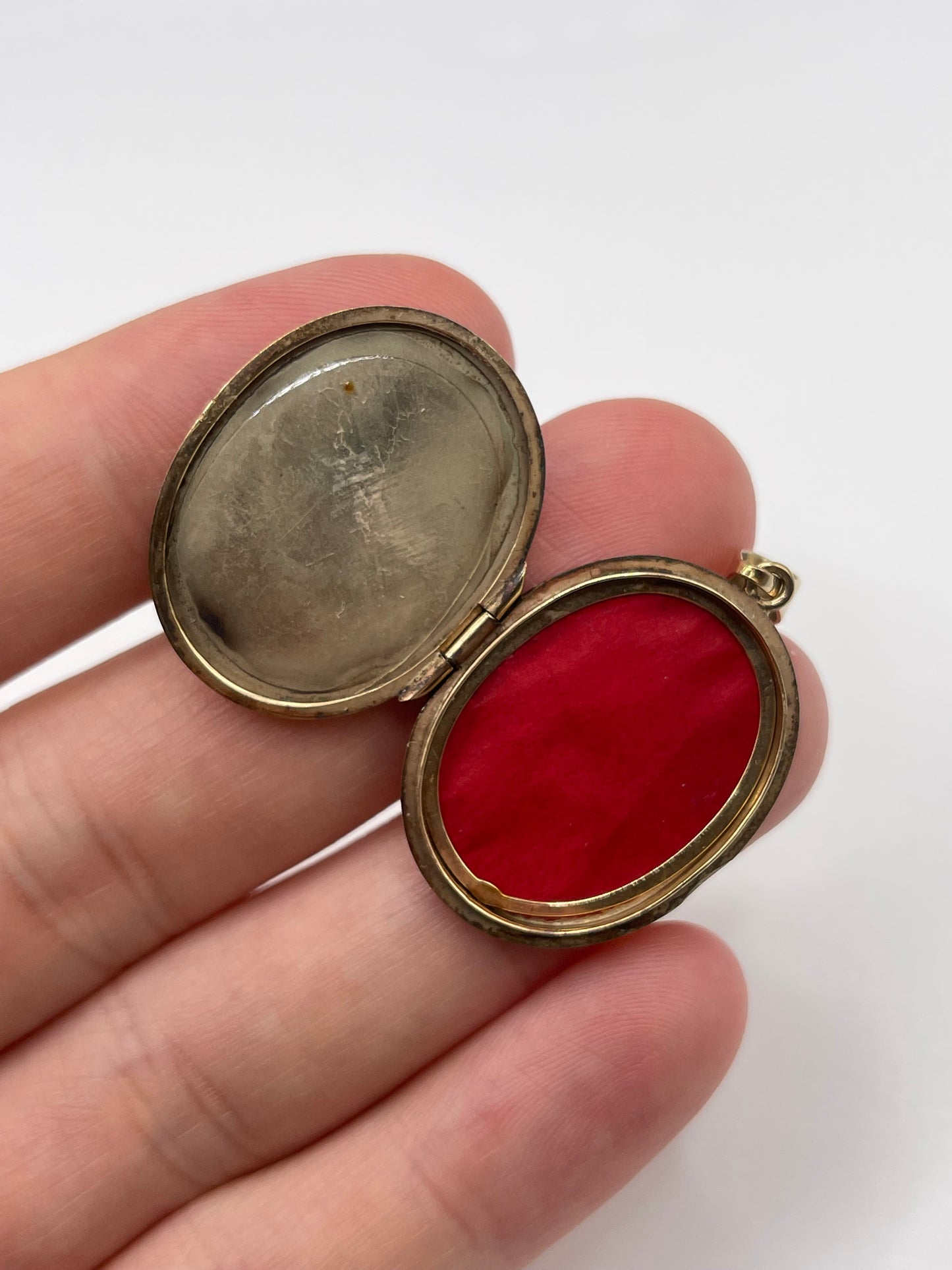Heavy 9ct gold enamelled locket pendant