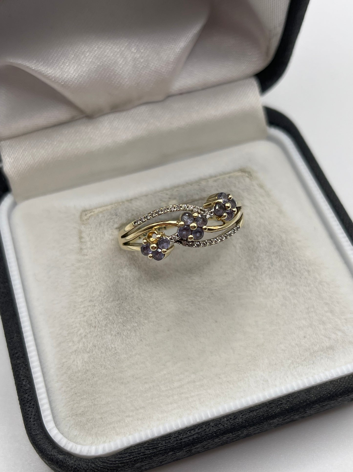 9ct gold tanzanite and diamond ring