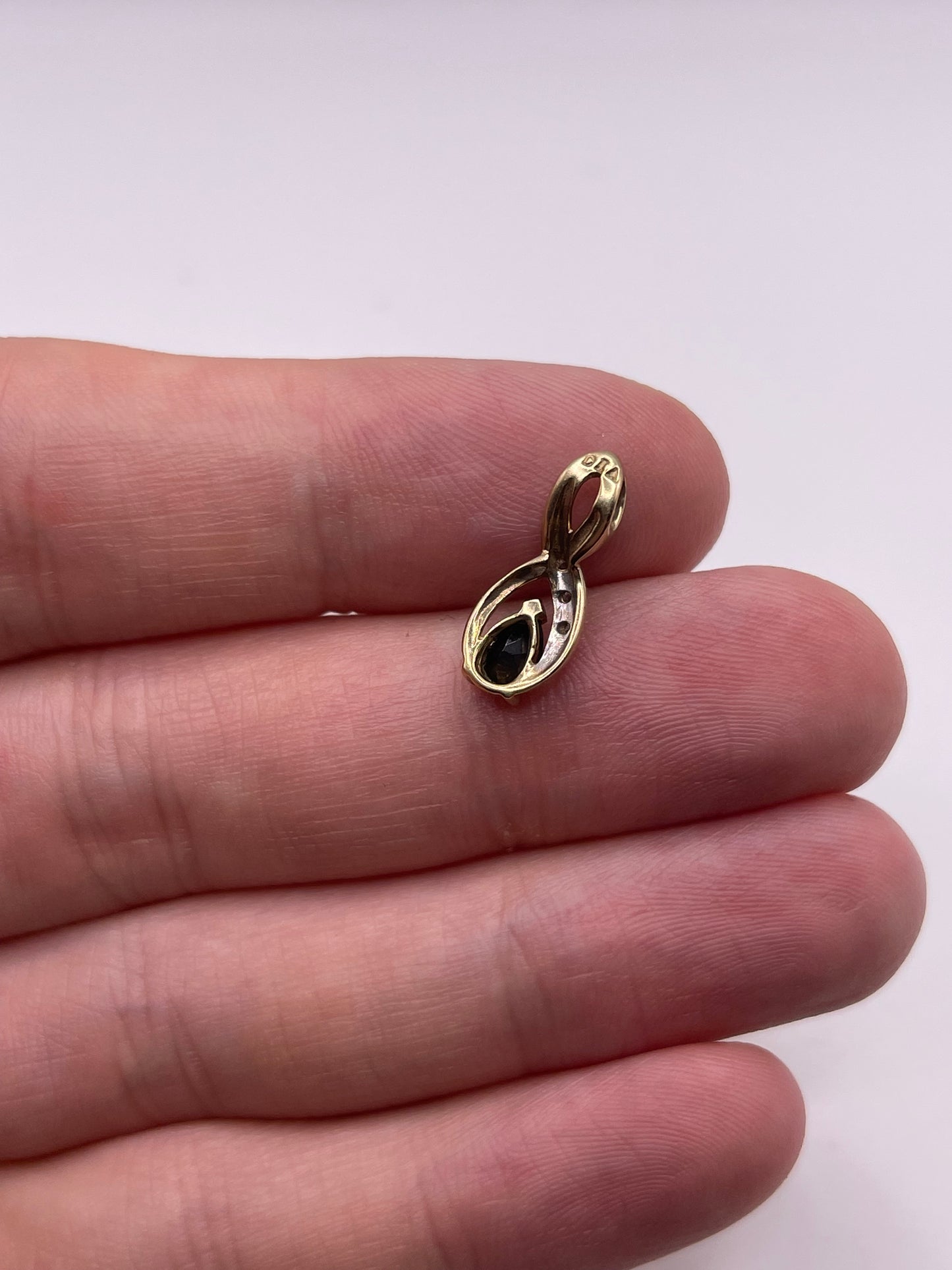 9ct gold sapphire and diamond pendant