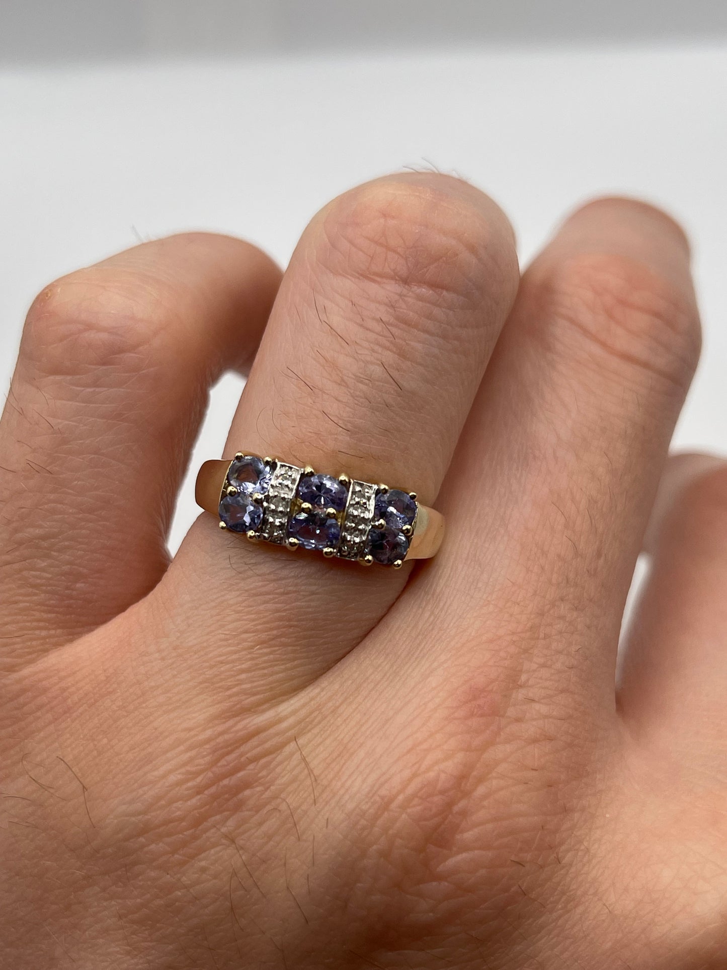 9ct gold tanzanite and diamond ring