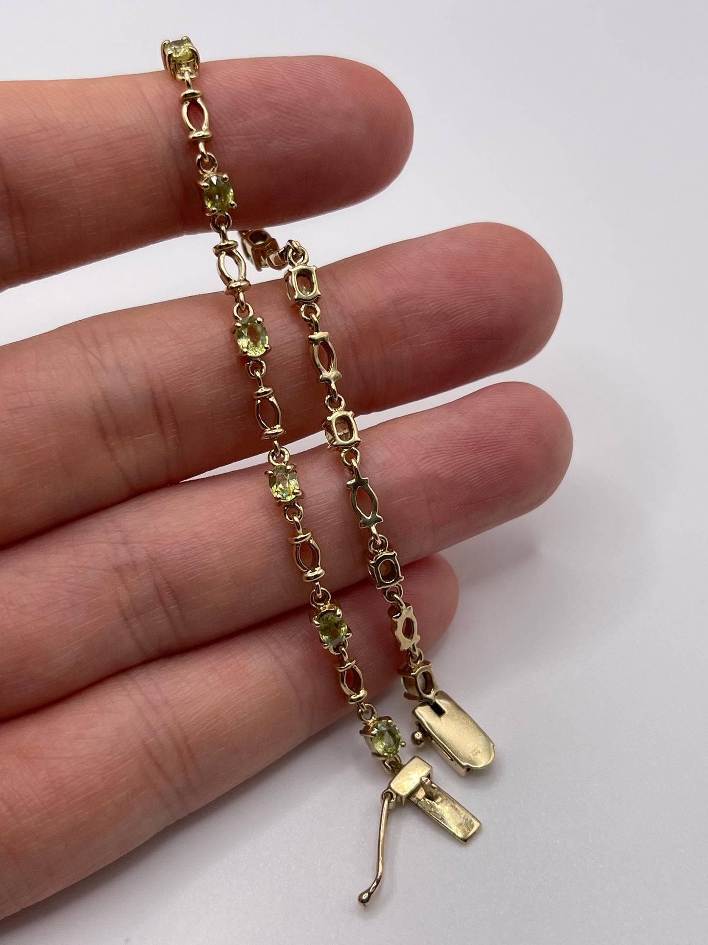 9ct gold peridot bracelet