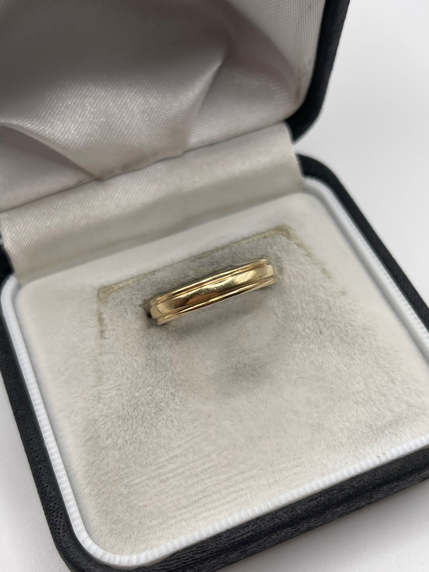 9ct gold band