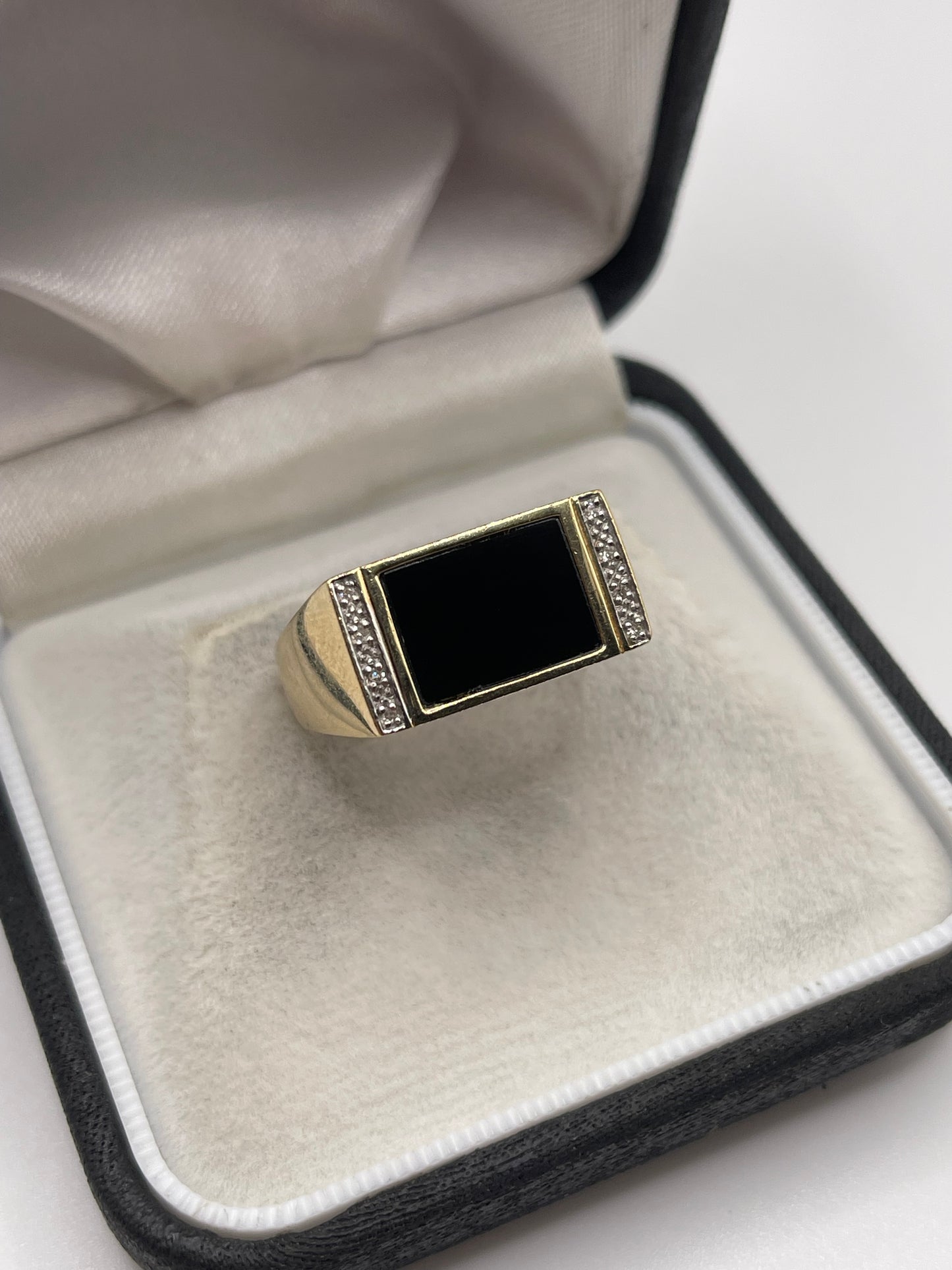 9ct gold onyx and diamond ring
