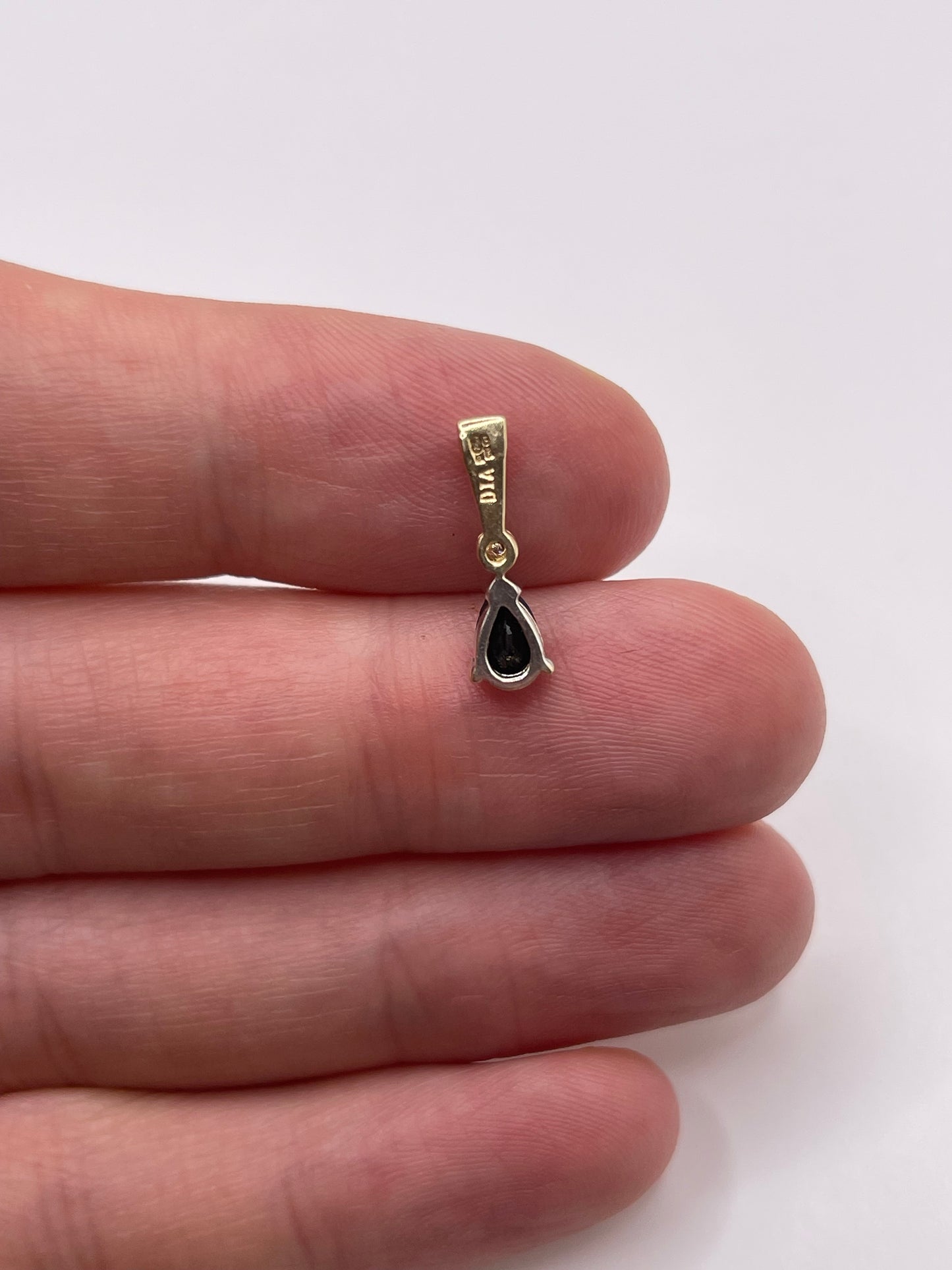 9ct gold sapphire and diamond pendant