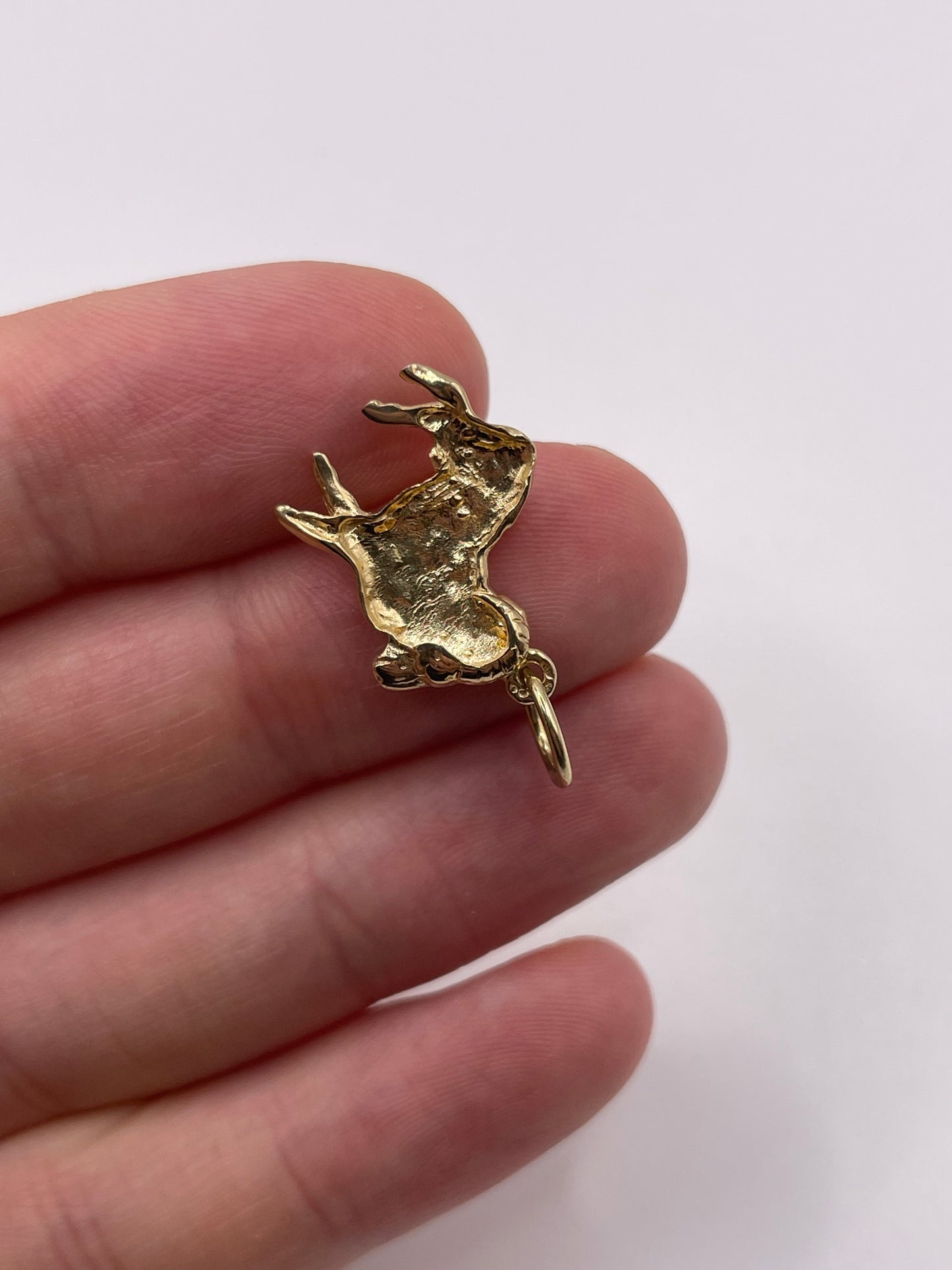 9ct gold Aries pendant