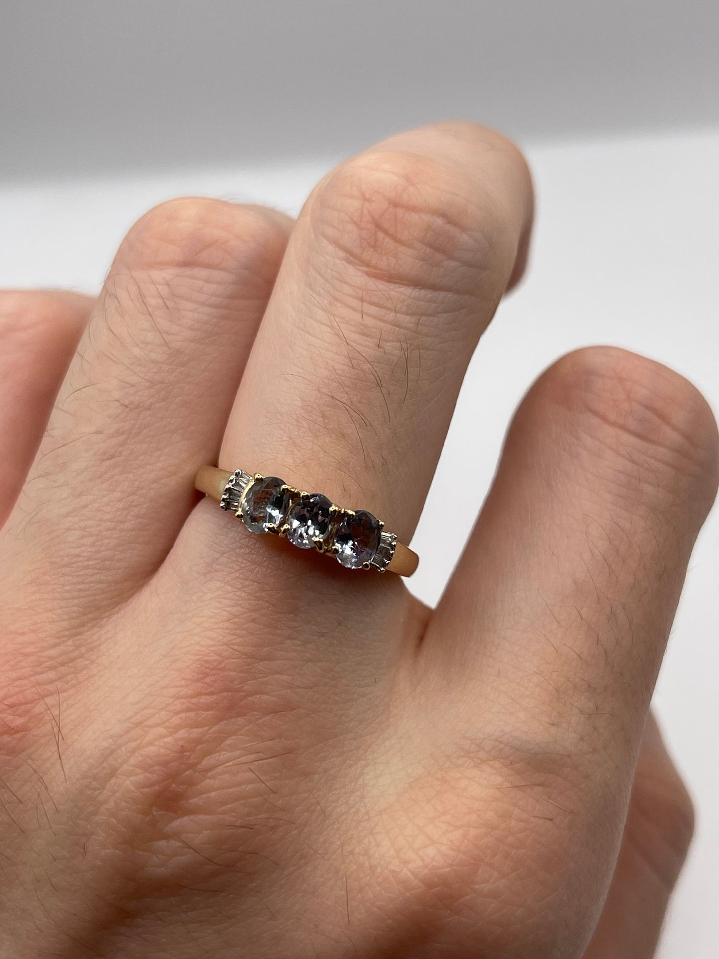 9ct gold tanzanite and diamond ring
