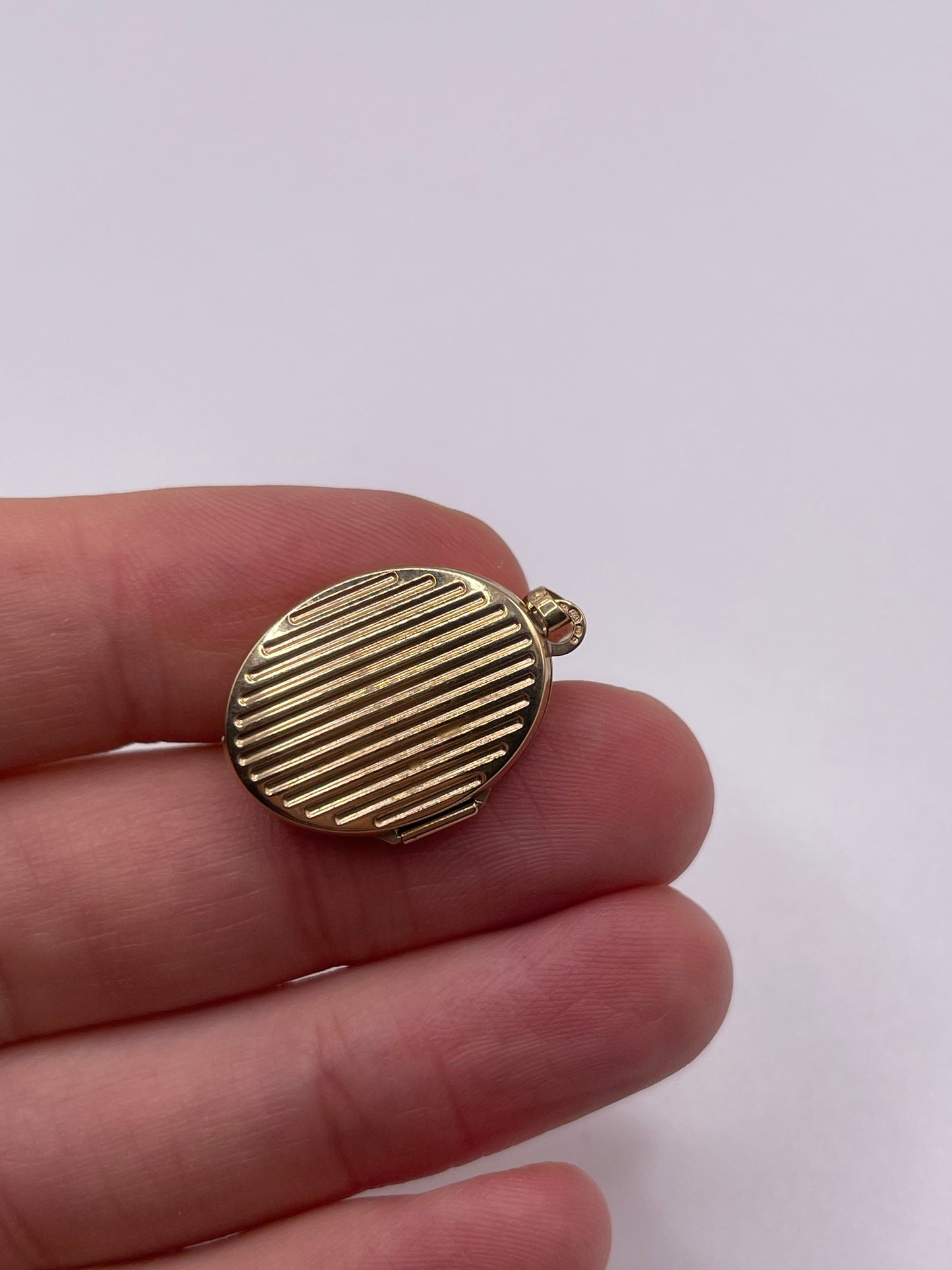 9ct gold locket pendant