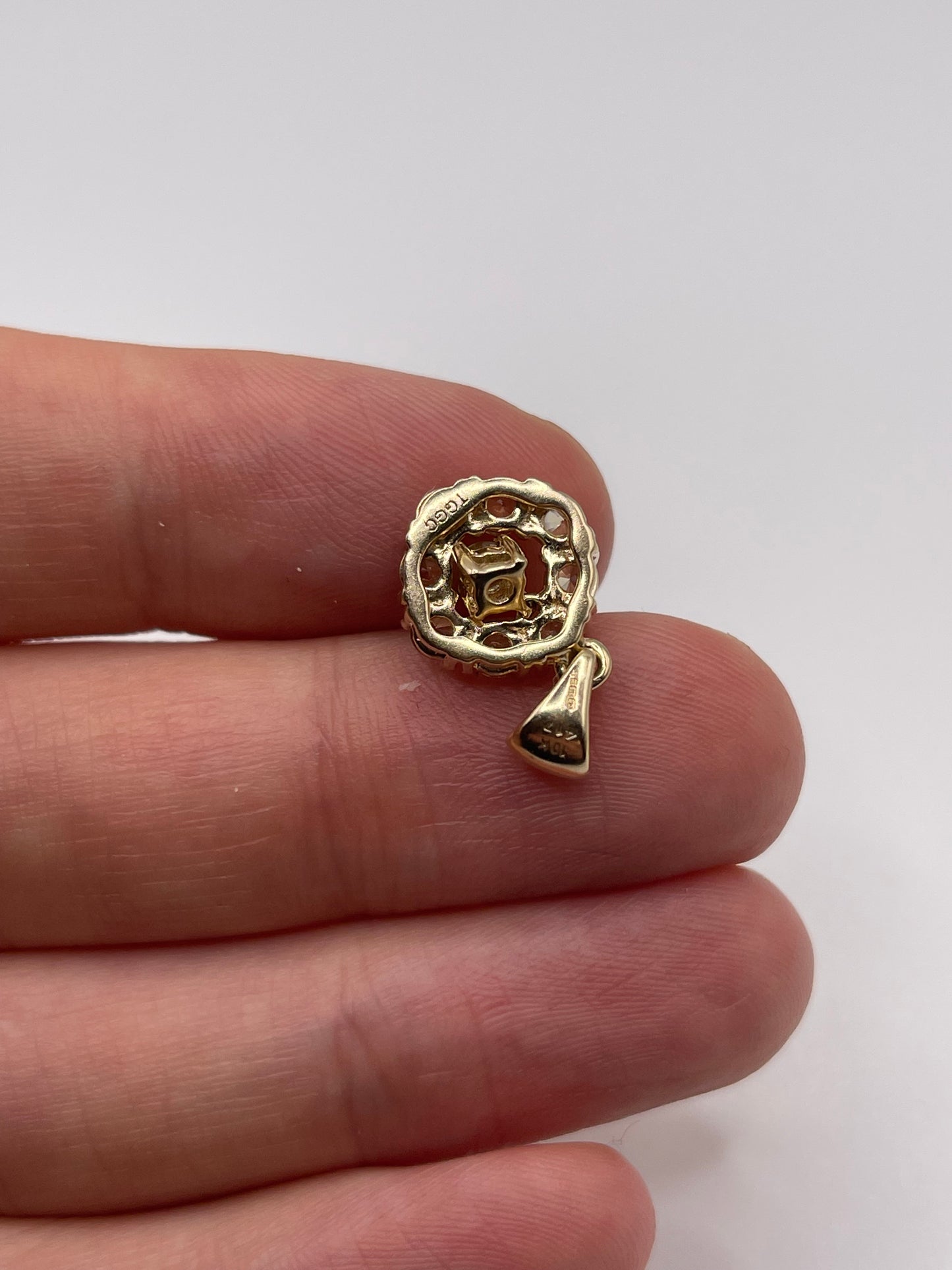 9ct gold quartz pendant