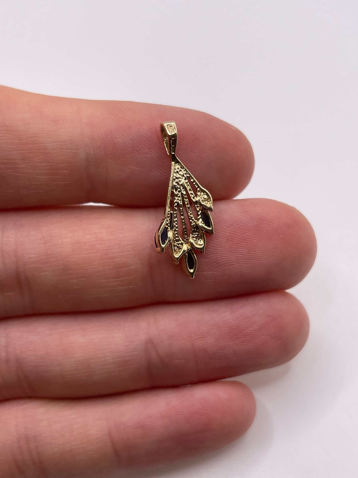 9ct gold sapphire and diamond pendant