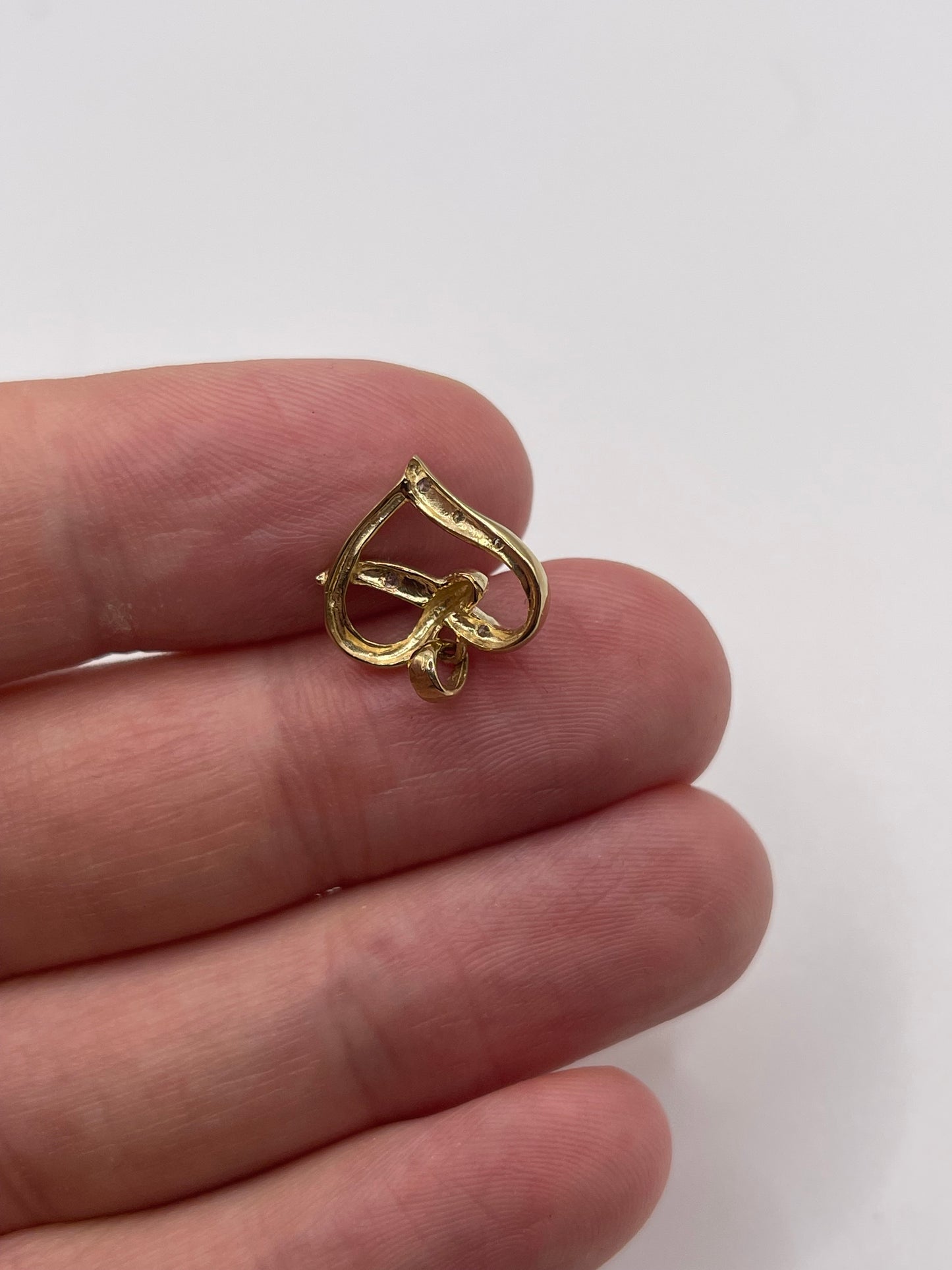 9ct gold diamond heart pendant