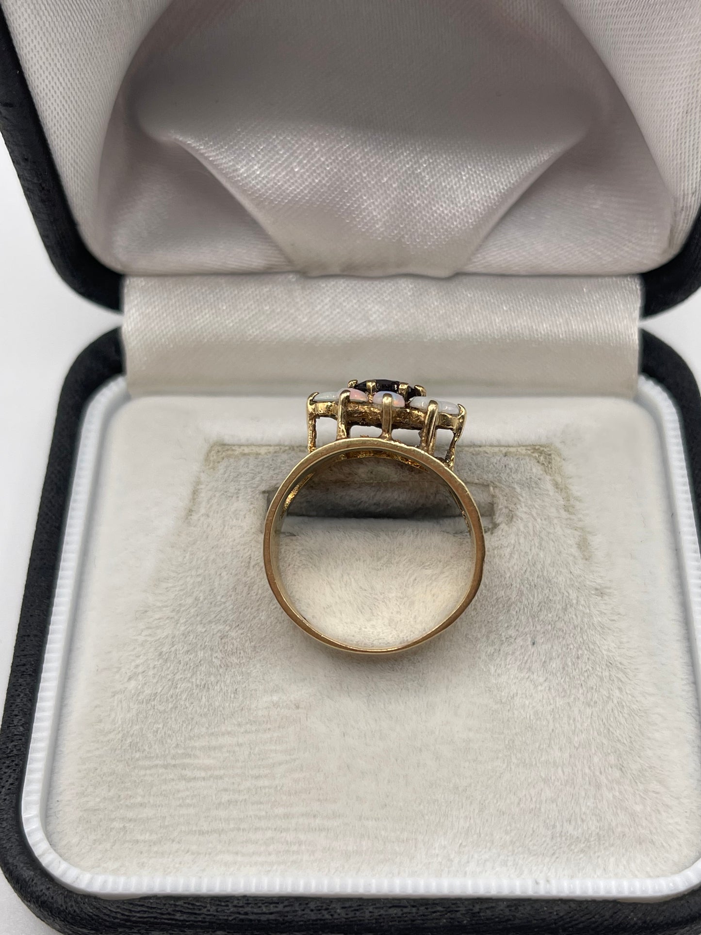9ct gold garnet and opal ring