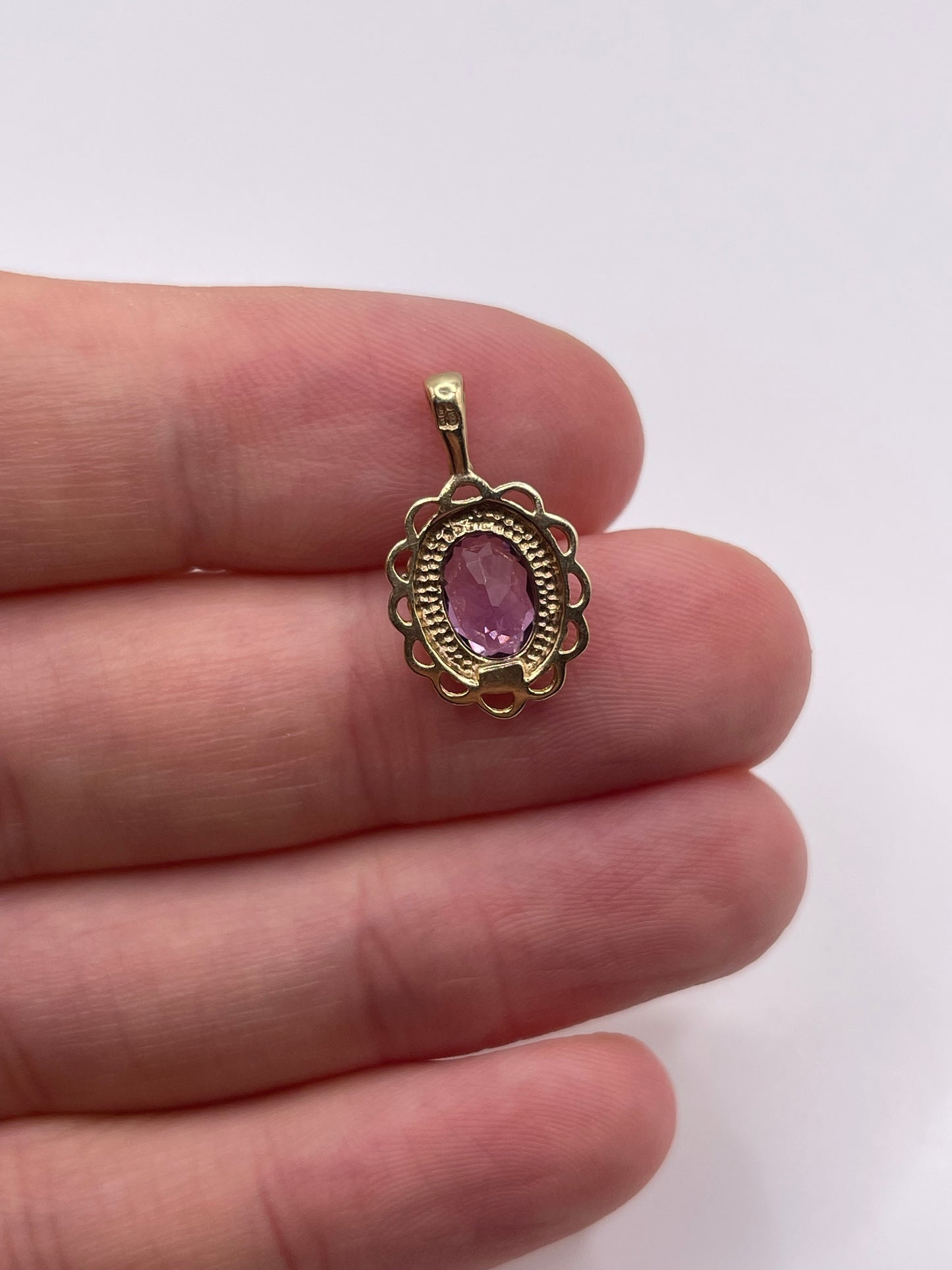 9ct gold amethyst pendant