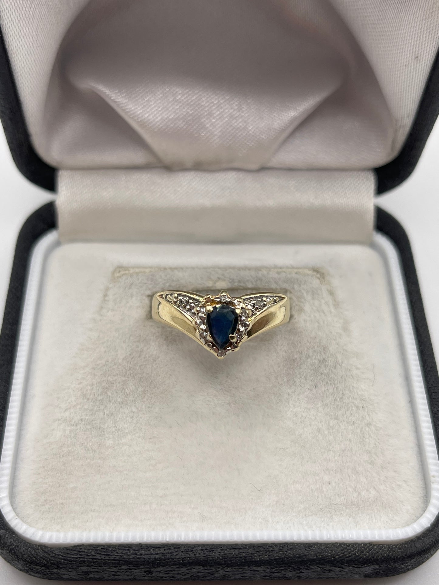 9ct gold sapphire and diamond ring