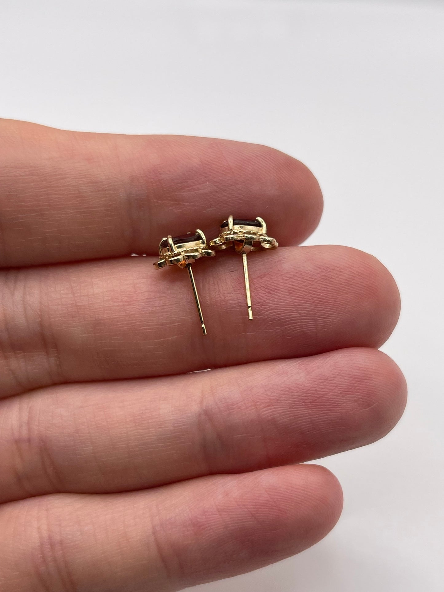 9ct gold garnet earrings