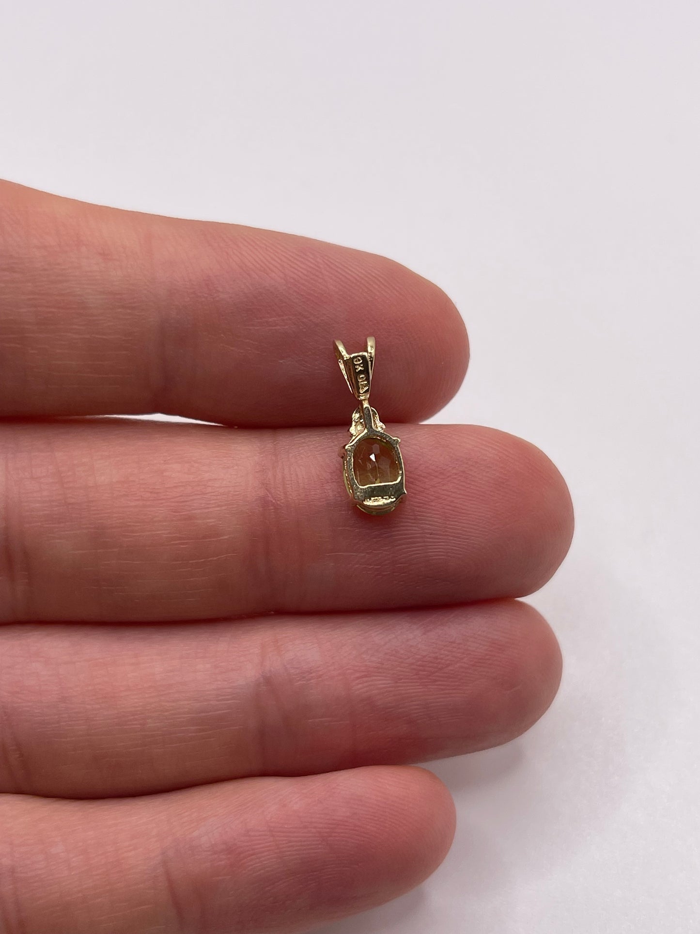 9ct gold peridot and diamond pendant