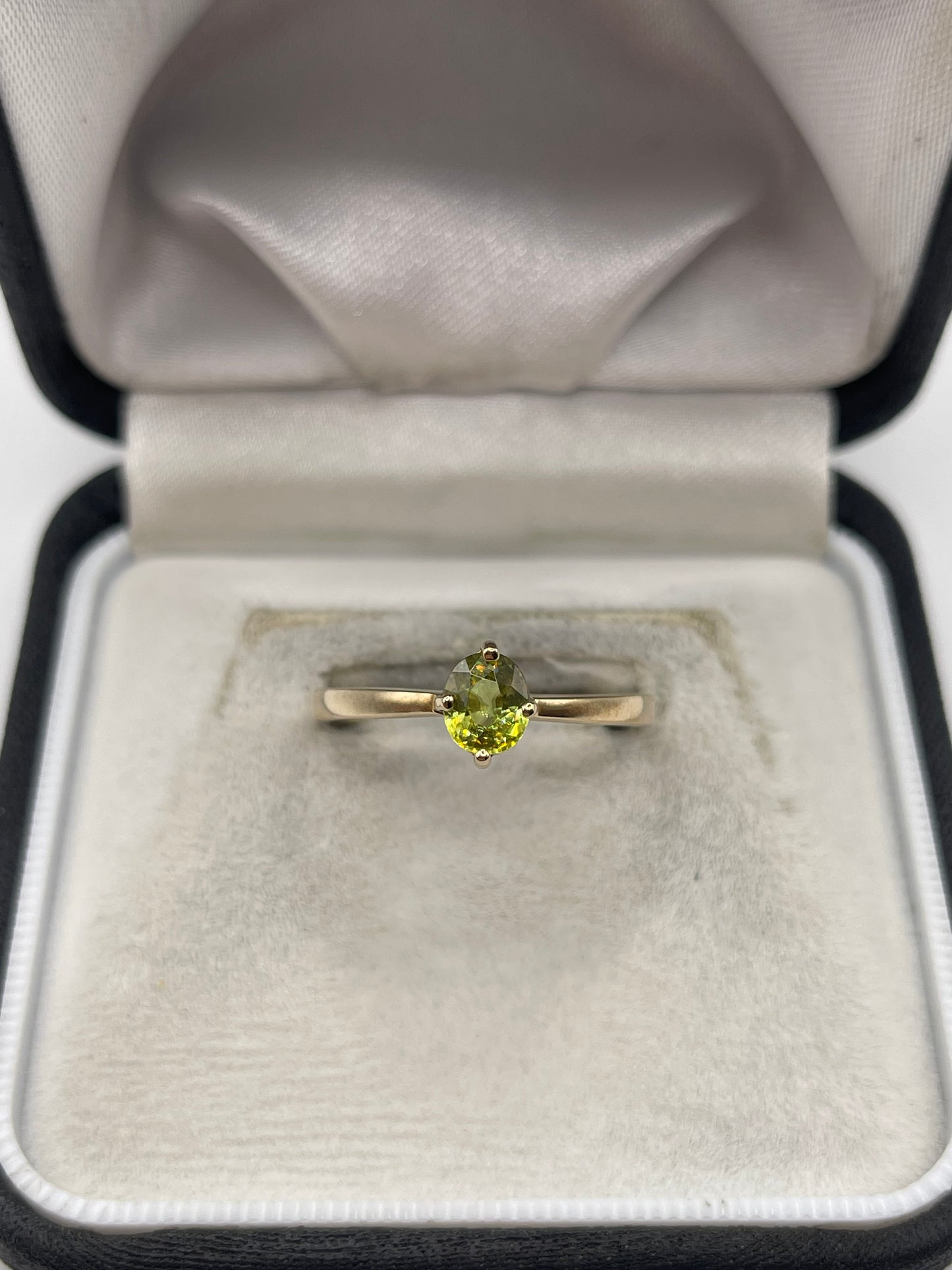 9ct gold sphene ring