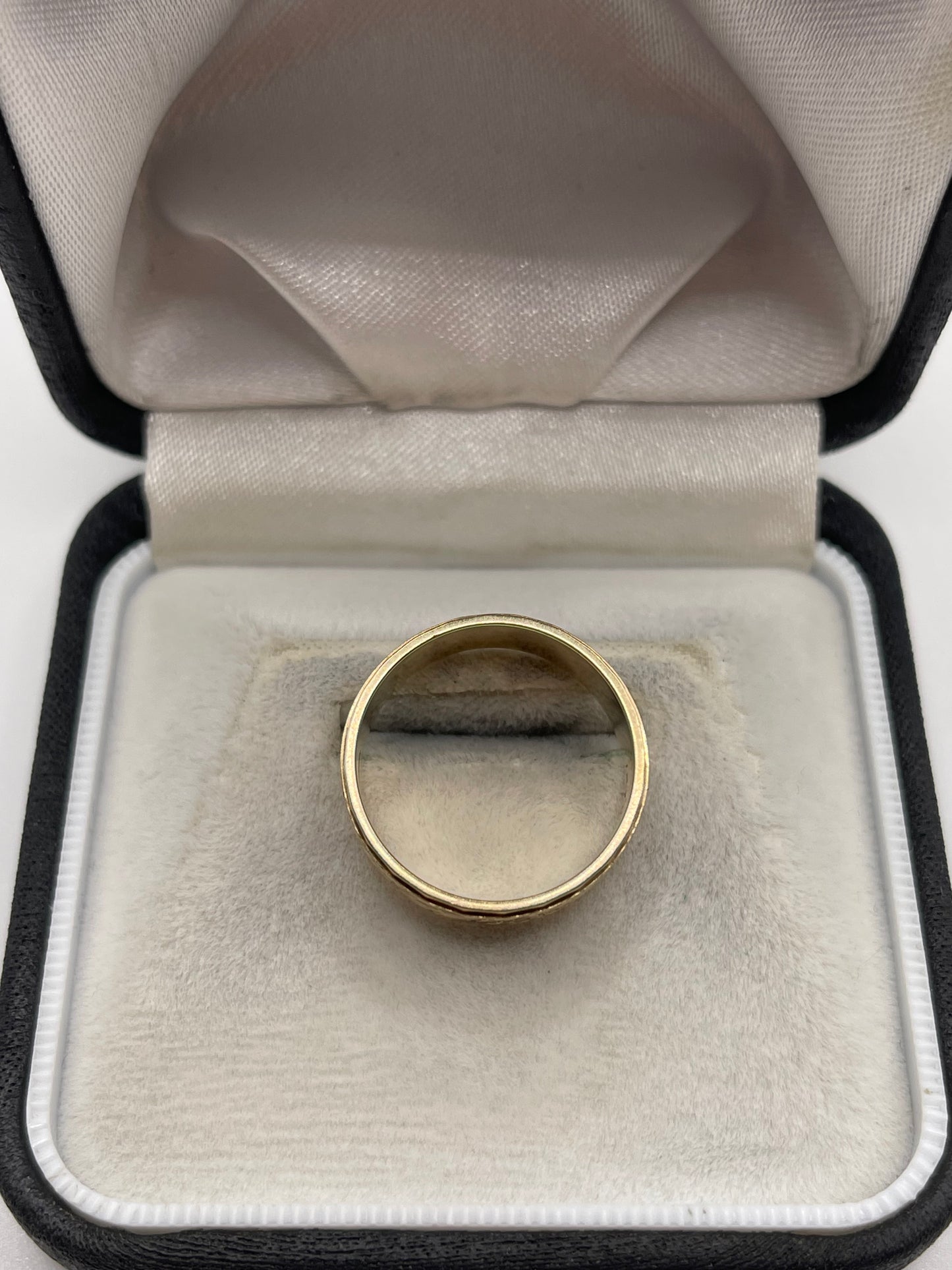 9ct gold patterned band