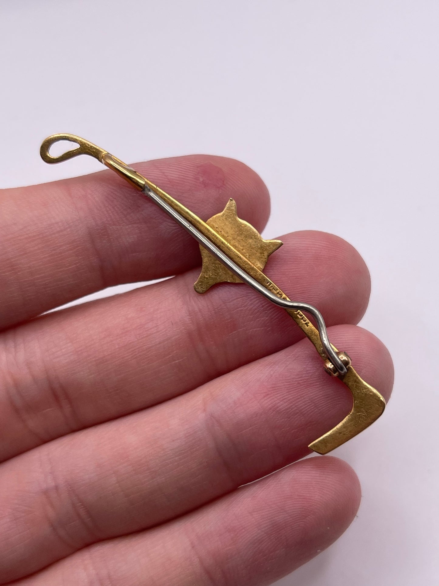 Antique 9ct gold garnet fox pin
