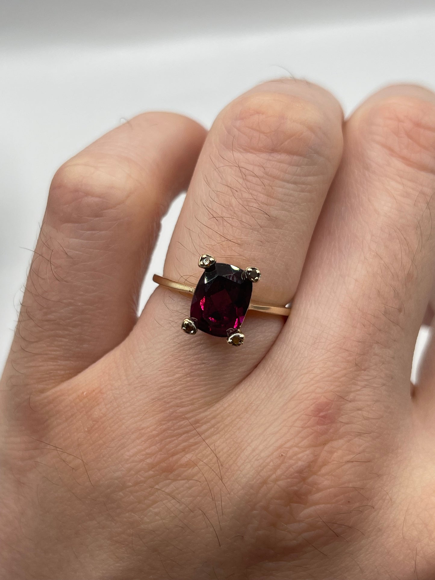 9ct gold garnet and diamond ring