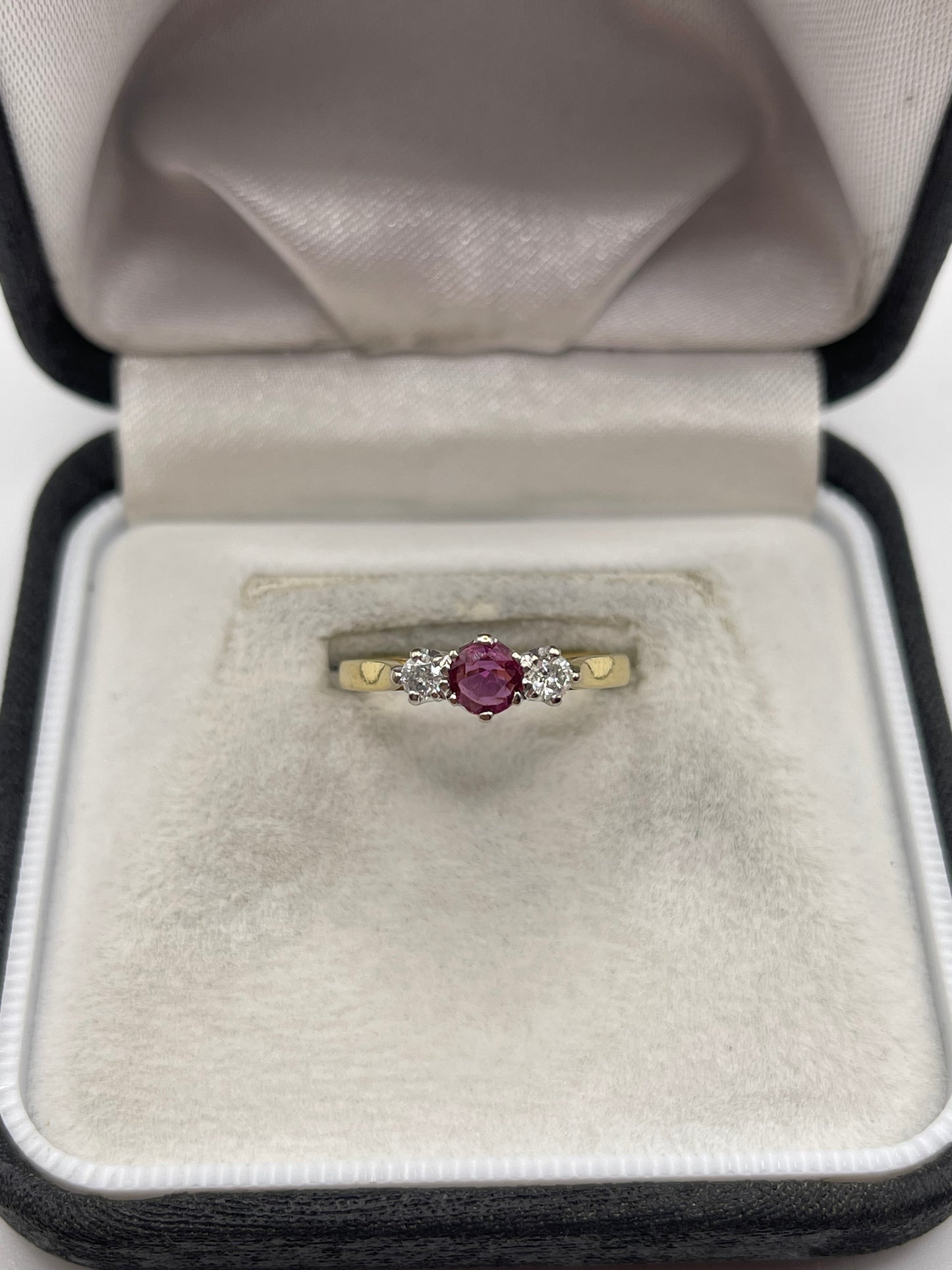18ct gold ruby and diamond ring