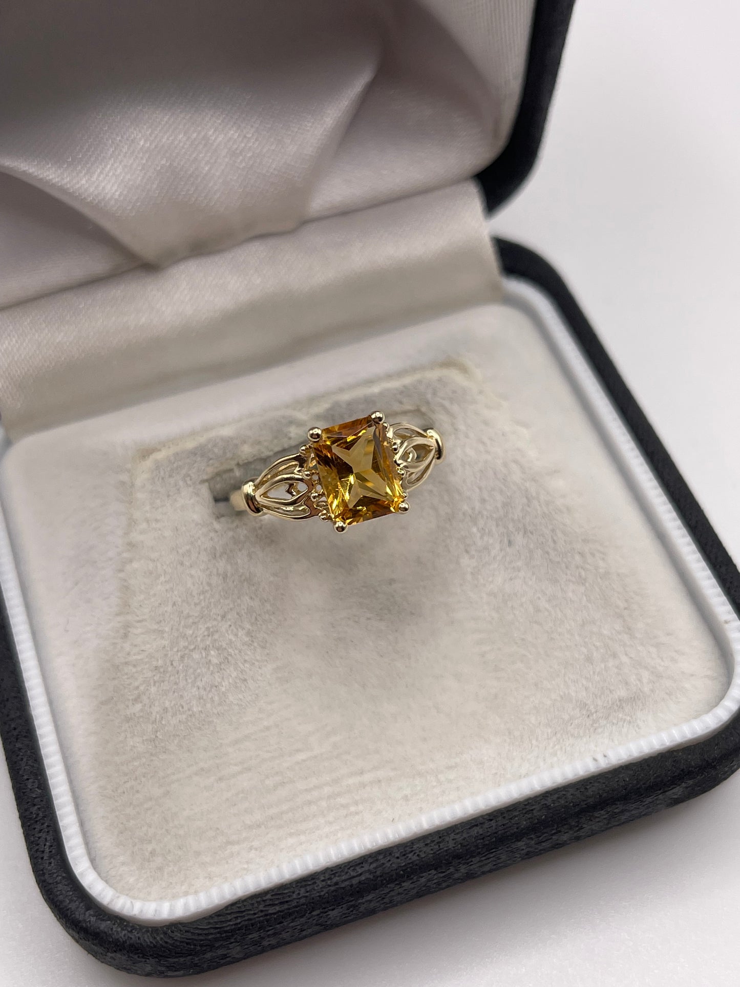 9ct gold citrine ring
