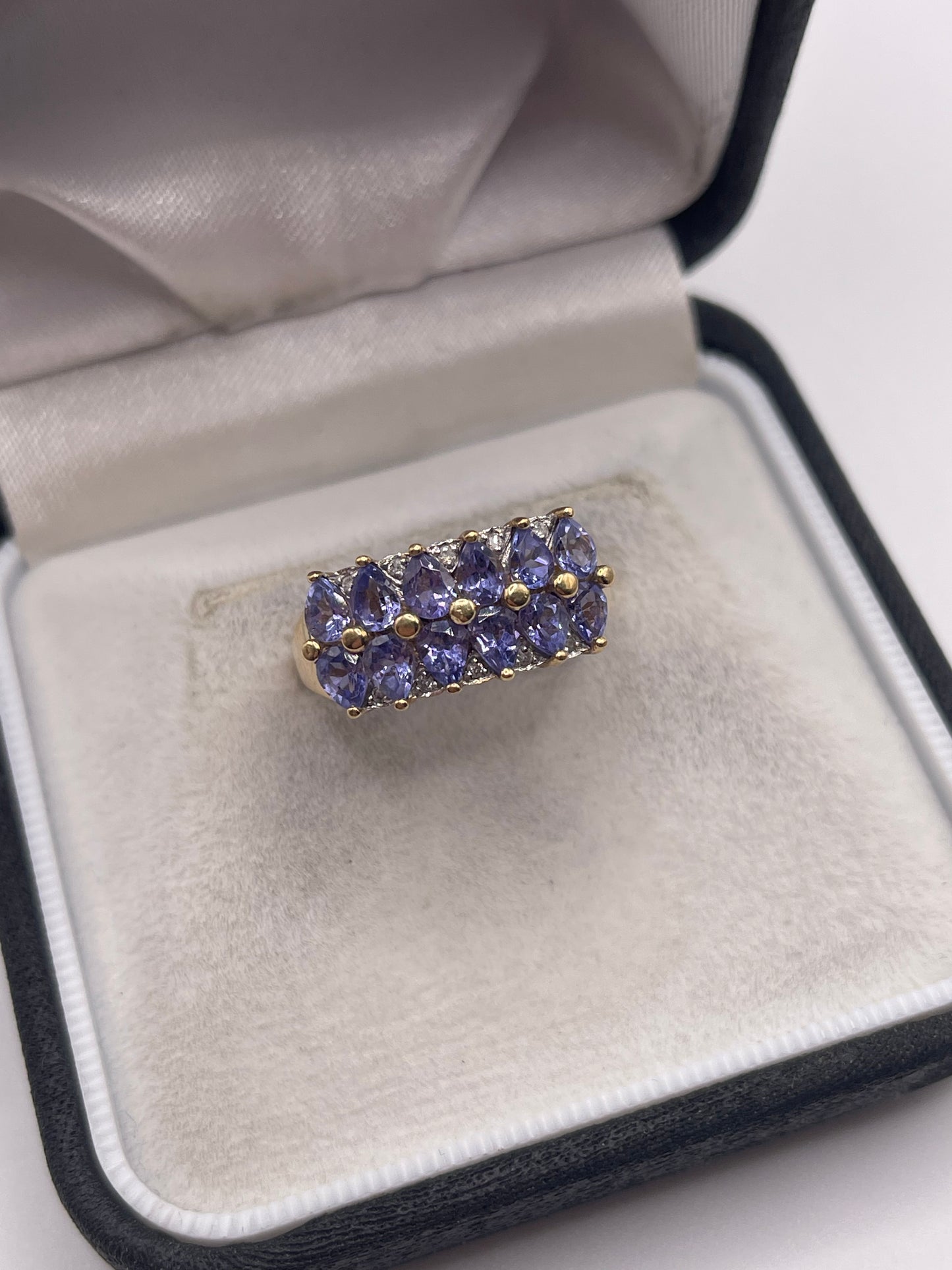 9ct gold tanzanite and diamond ring