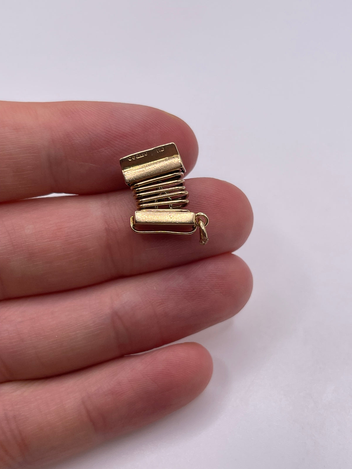 9ct gold accordion charm