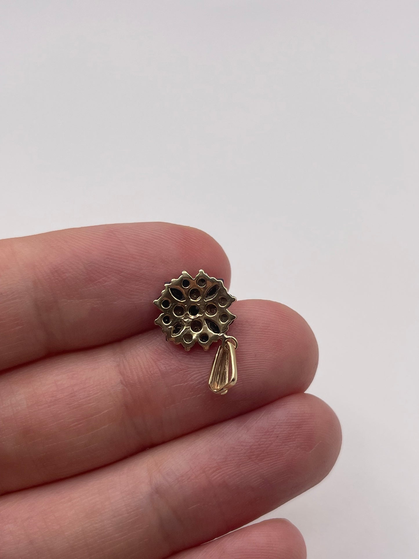 9ct gold sapphire and diamond pendant