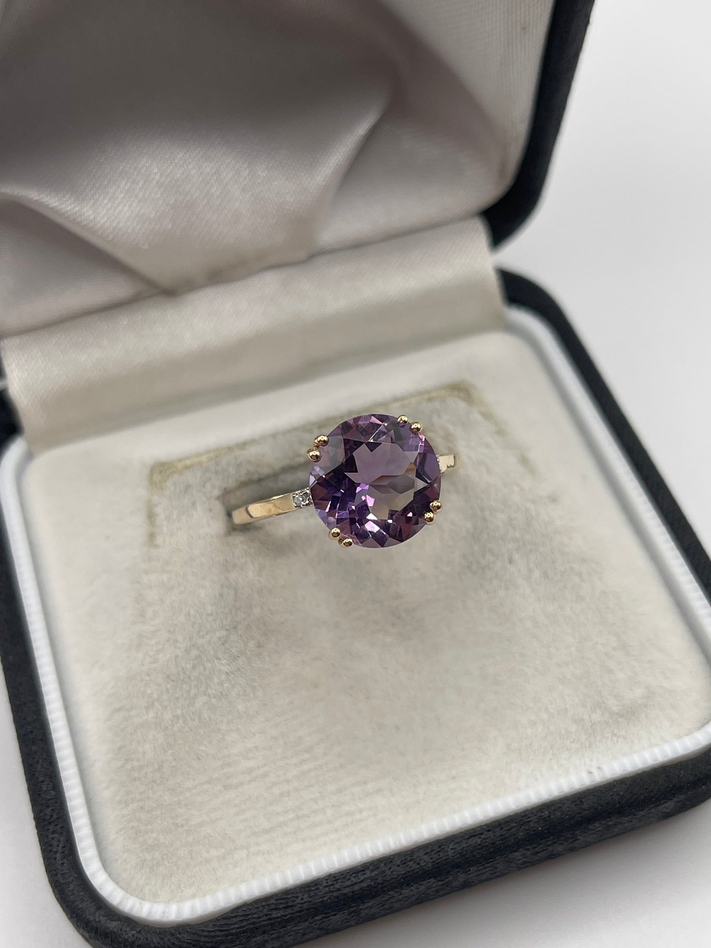 9ct gold amethyst and diamond ring