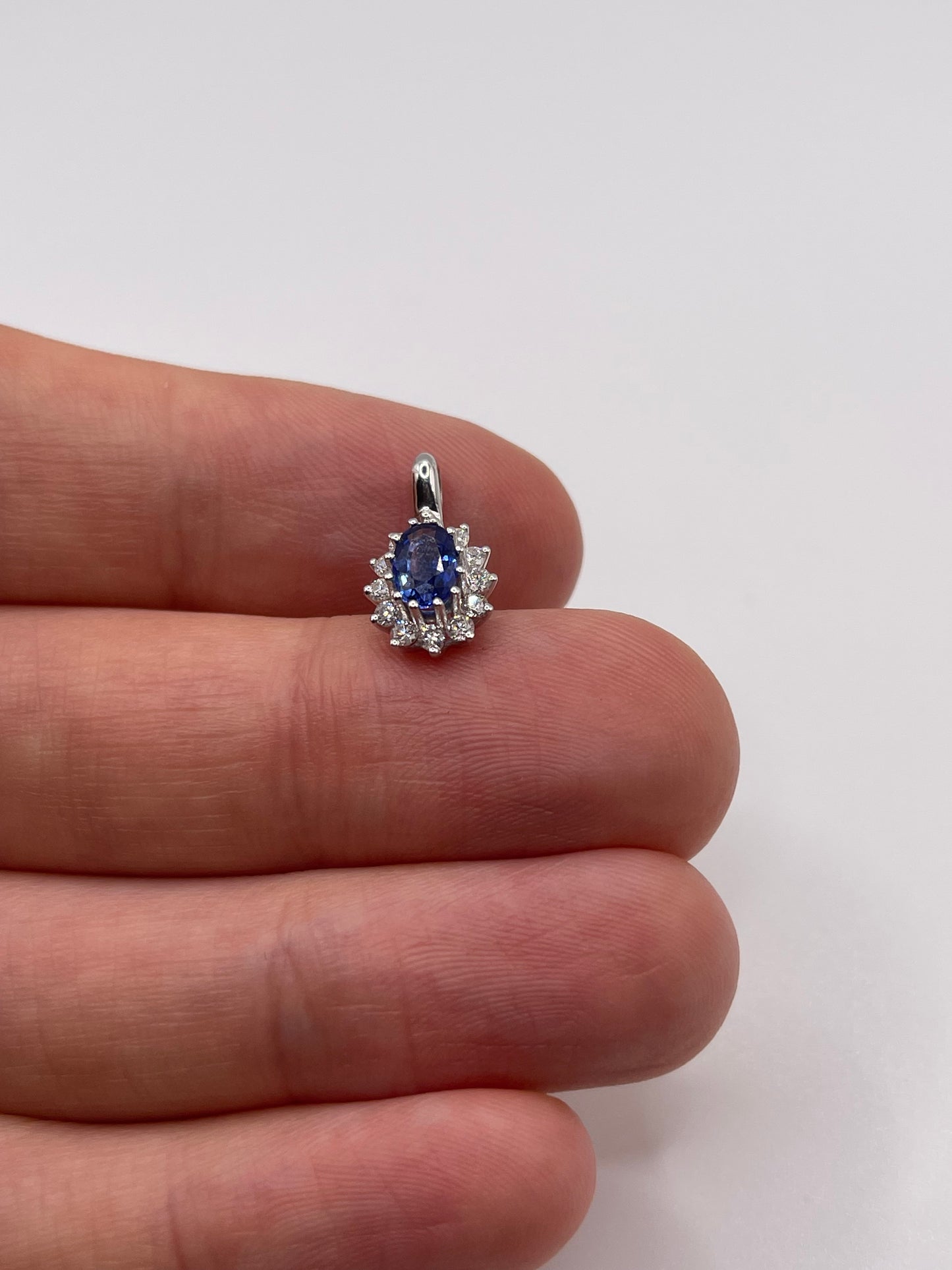 18ct white gold sapphire and diamond pendant