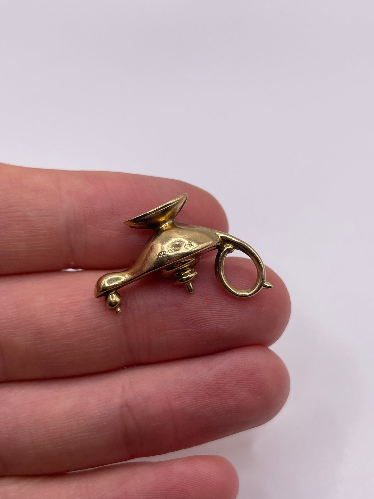 9ct gold genie lamp charm